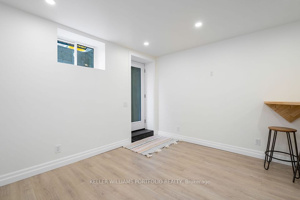 https://trreb-image.ampre.ca/DPSwEH93X6mKbQV-aXTHd-ZfSLK7gT5W-536LSl2OsY/rs:fit:960:960/wm:.5:so:0:50:.4/wmsh:10/wmt:PHNwYW4gZm9yZWdyb3VuZD0nd2hpdGUnIGZvbnQ9JzY4Jz5LRUxMRVIgV0lMTElBTVMgUE9SVEZPTElPIFJFQUxUWSwgQnJva2VyYWdlPC9zcGFuPg/L3RycmViL2xpc3RpbmdzLzQwLzY3LzI0LzI2L3AvMzJhNjg2ZjEtMjU4NC00MDgwLWIzZmItMmRjOGY1ZmM5MWYxLmpwZw.jpg
