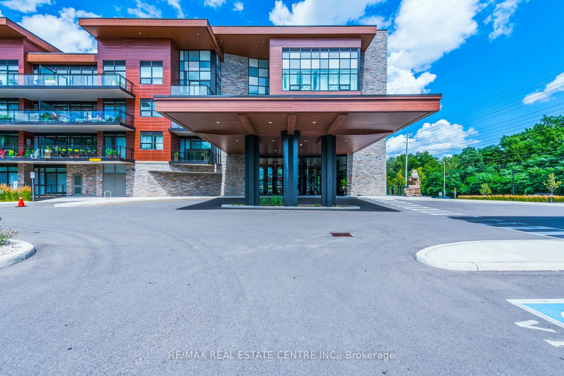 2 Bedrooms Condo at 1575 Lakeshore,  Mississauga For sale