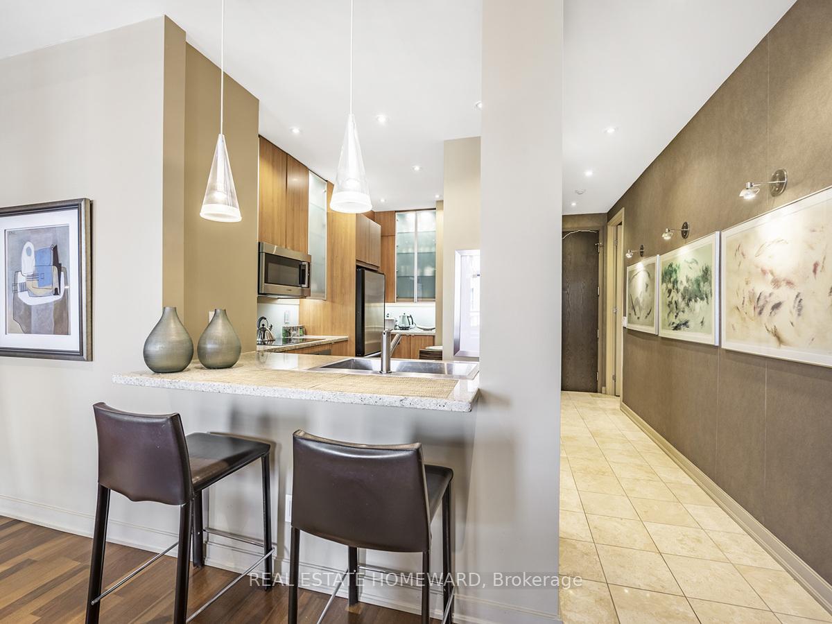 2 Bedrooms Condo at 48 St Clair, Toronto For sale