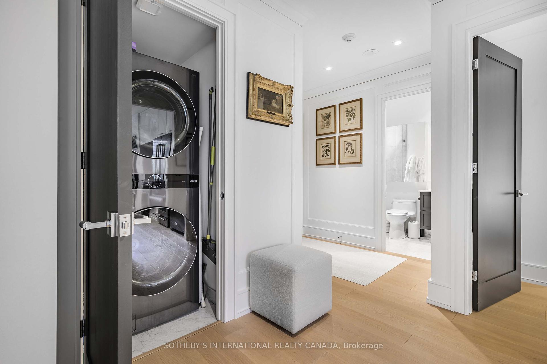 2 Bedrooms Condo at 10 Delisle, Toronto For sale
