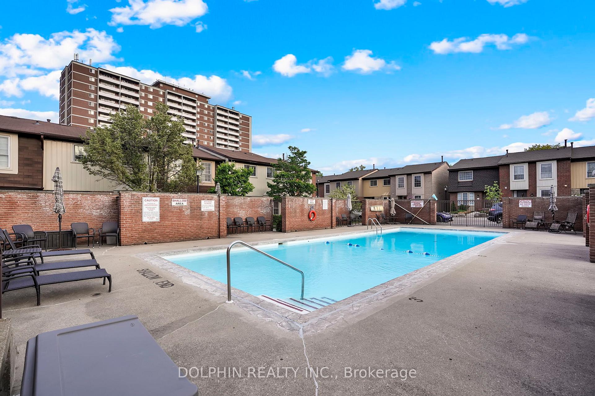 3 Bedrooms Condo at 3033 Glencrest, Burlington For sale