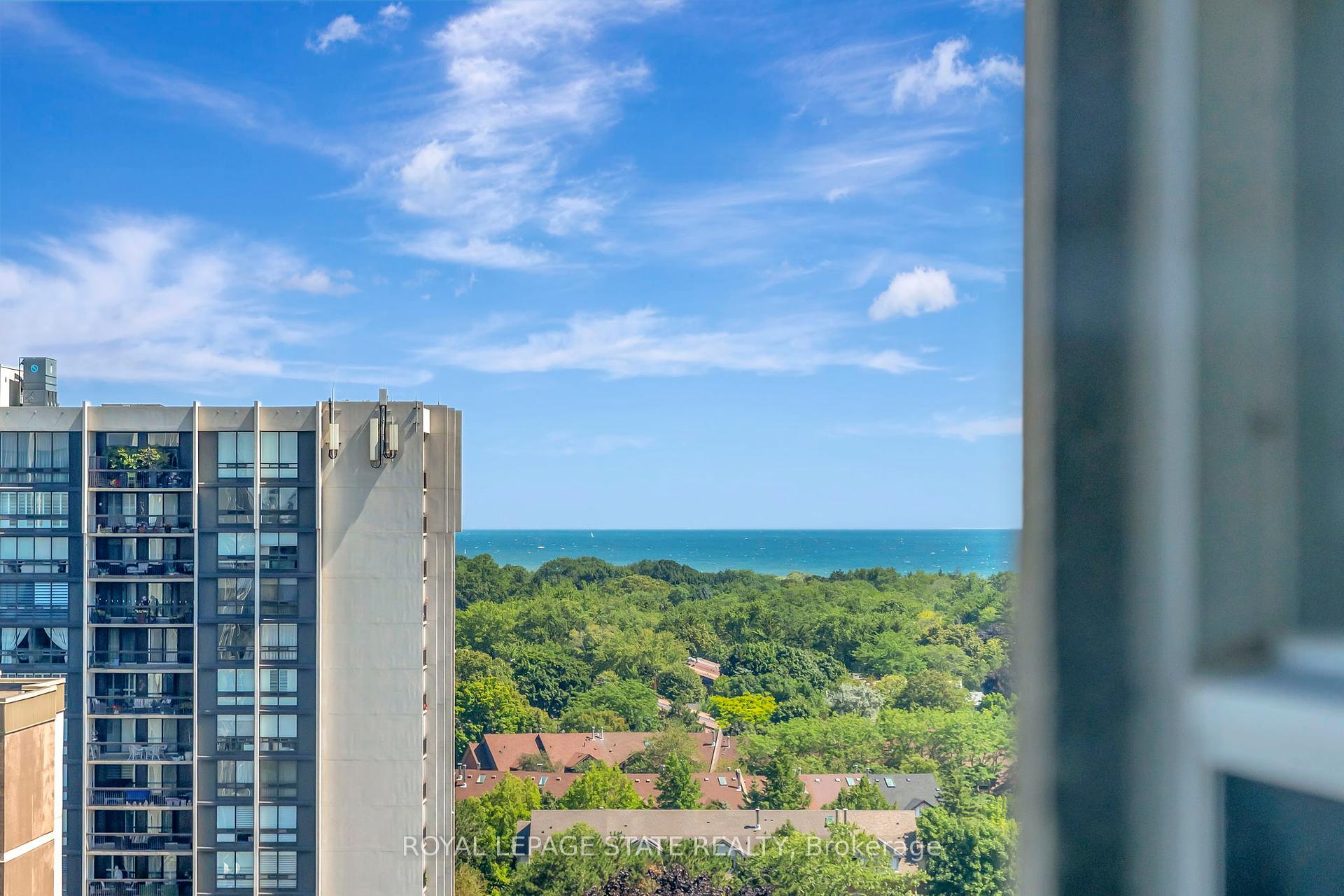 3 Bedrooms Condo at 2263 Marine, Oakville For sale