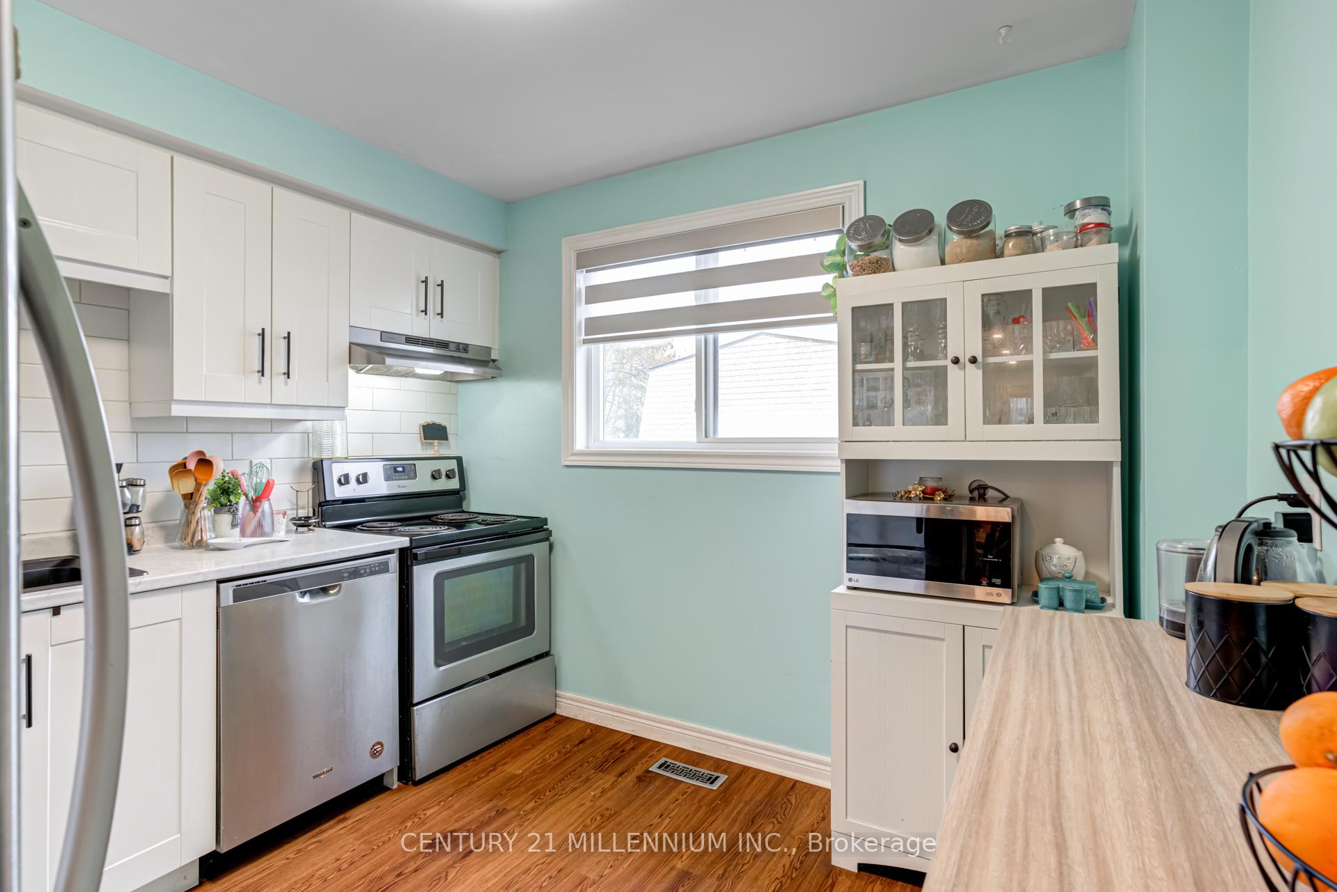 3 Bedrooms Condo at 1536 Sixth, Oakville For sale