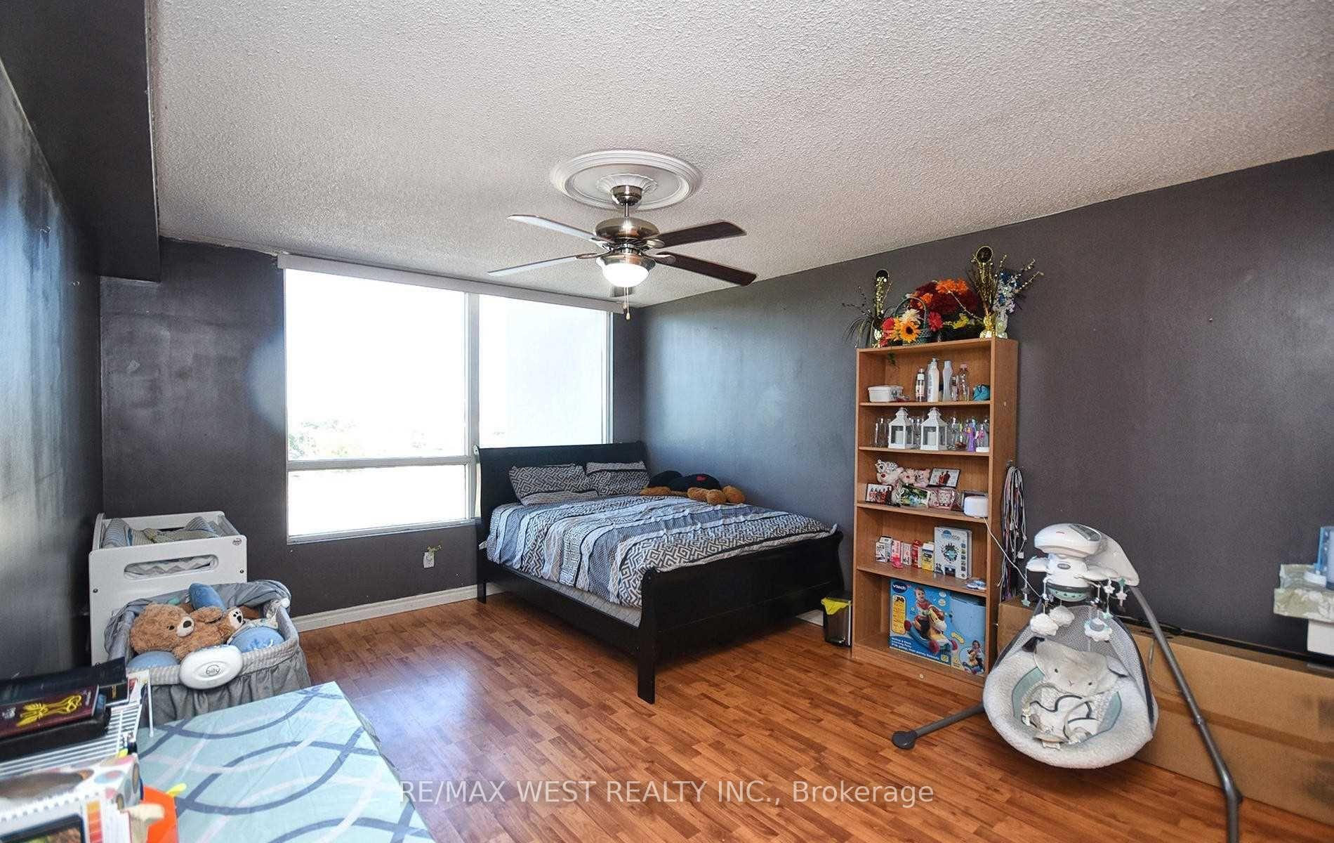 4 Bedrooms Condo at 1 Reidmount, Toronto For sale