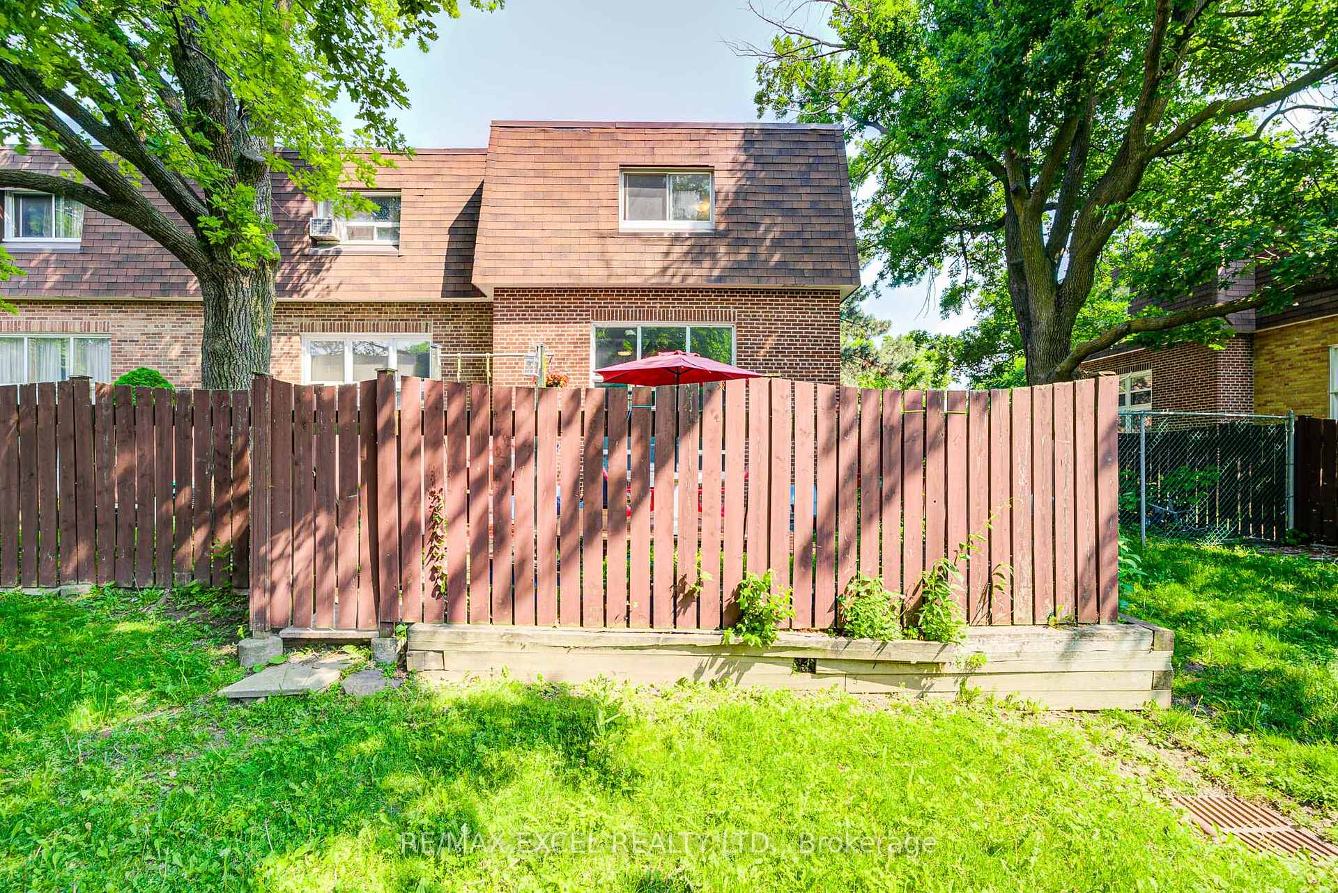 3 Bedrooms Condo at 20 Crockamhill, Toronto For sale