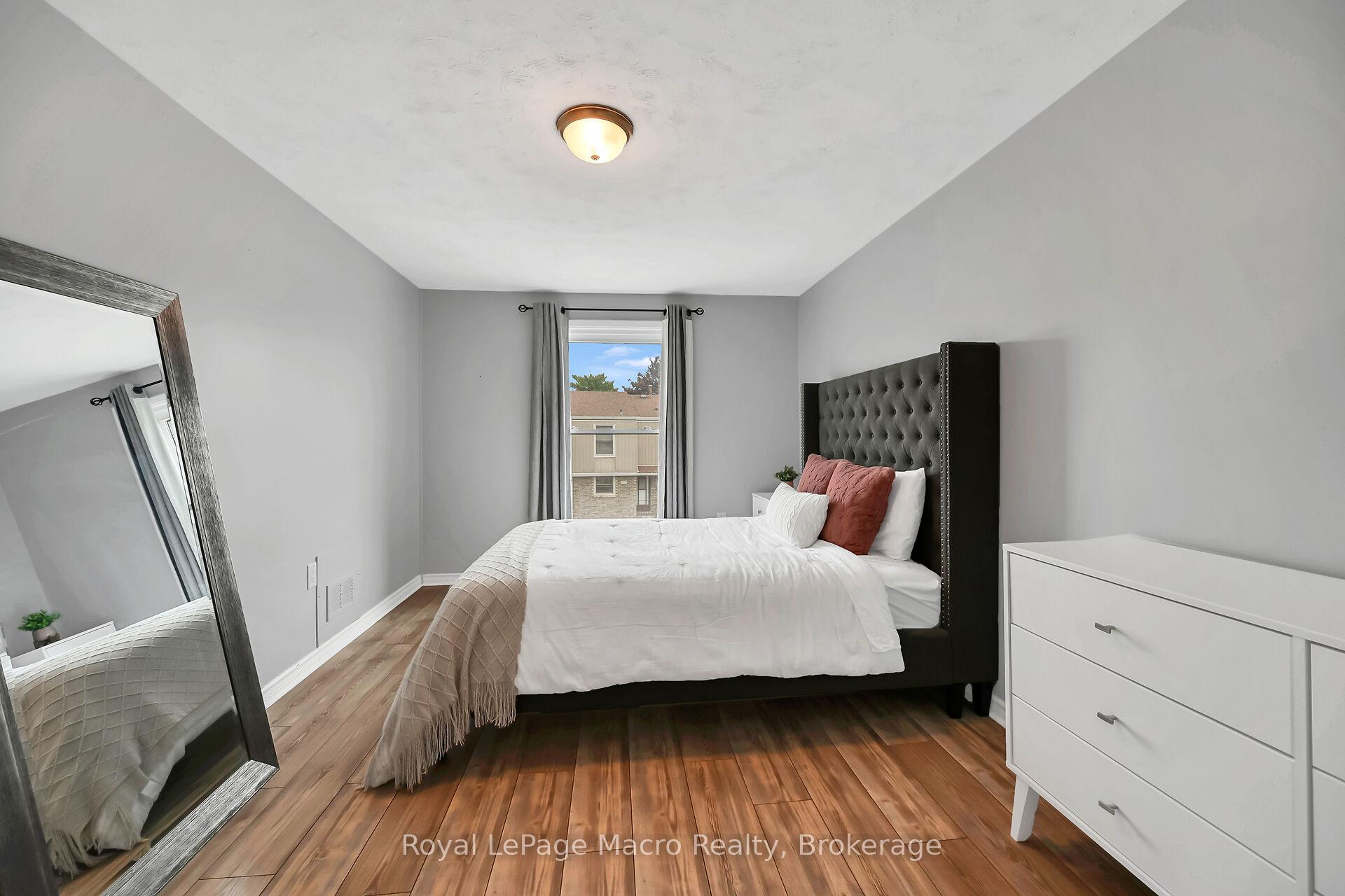 3 Bedrooms Condo at 10 Angus, Hamilton For sale