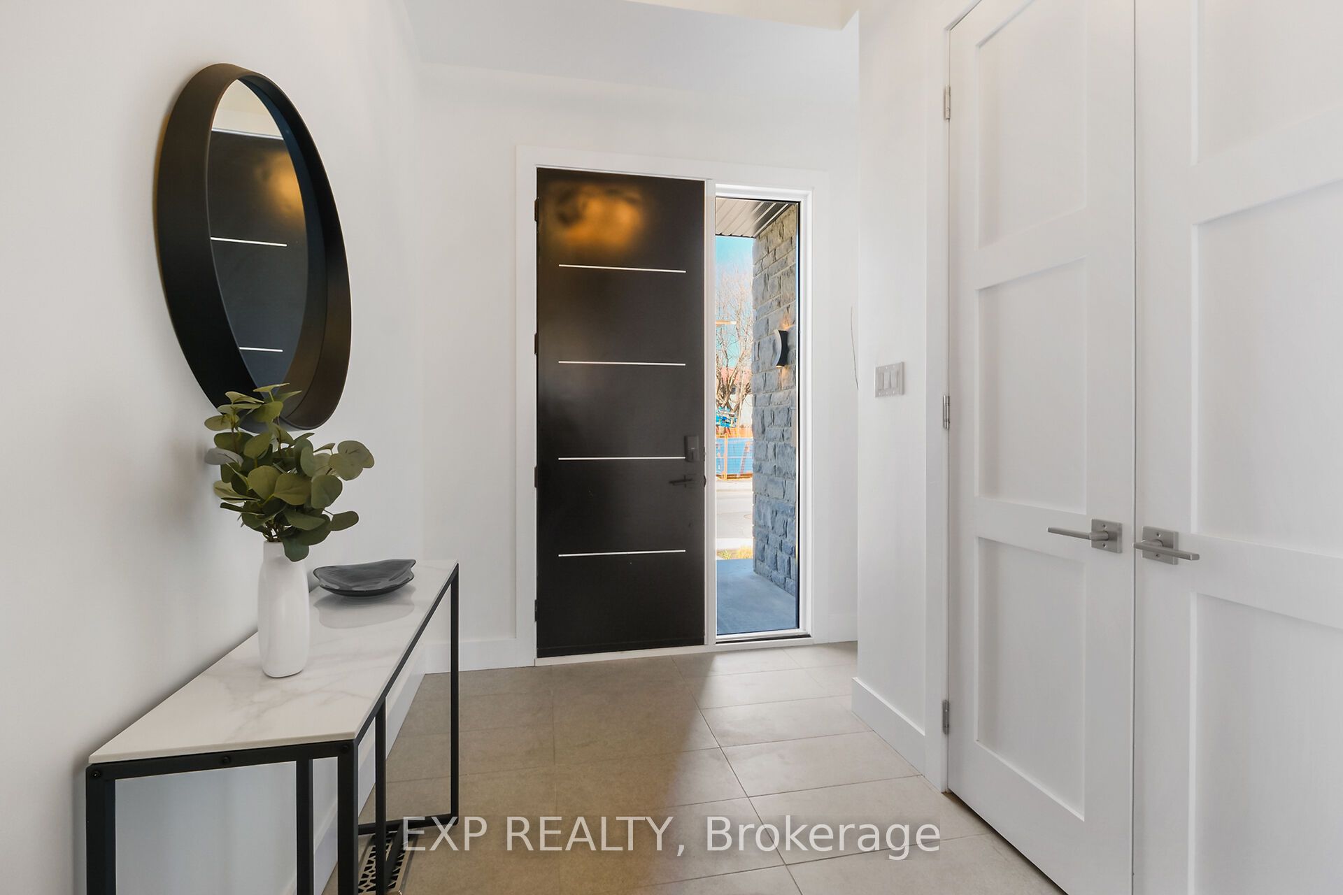 86 Queen Mary Street, OverbrookCastleheightsandArea, ON K1K 1X7