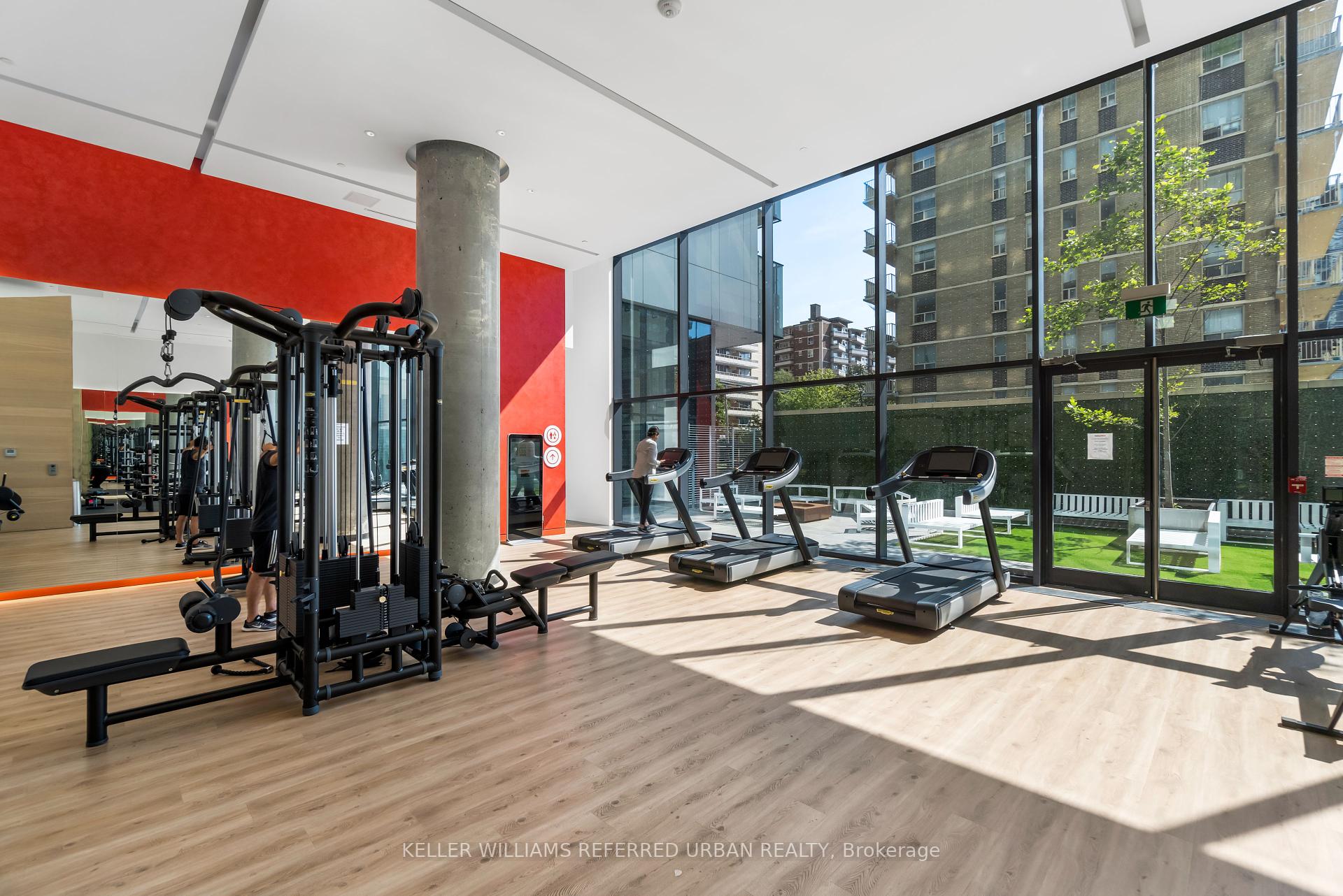 2 Bedrooms Condo at 185 Roehampton, Toronto For sale