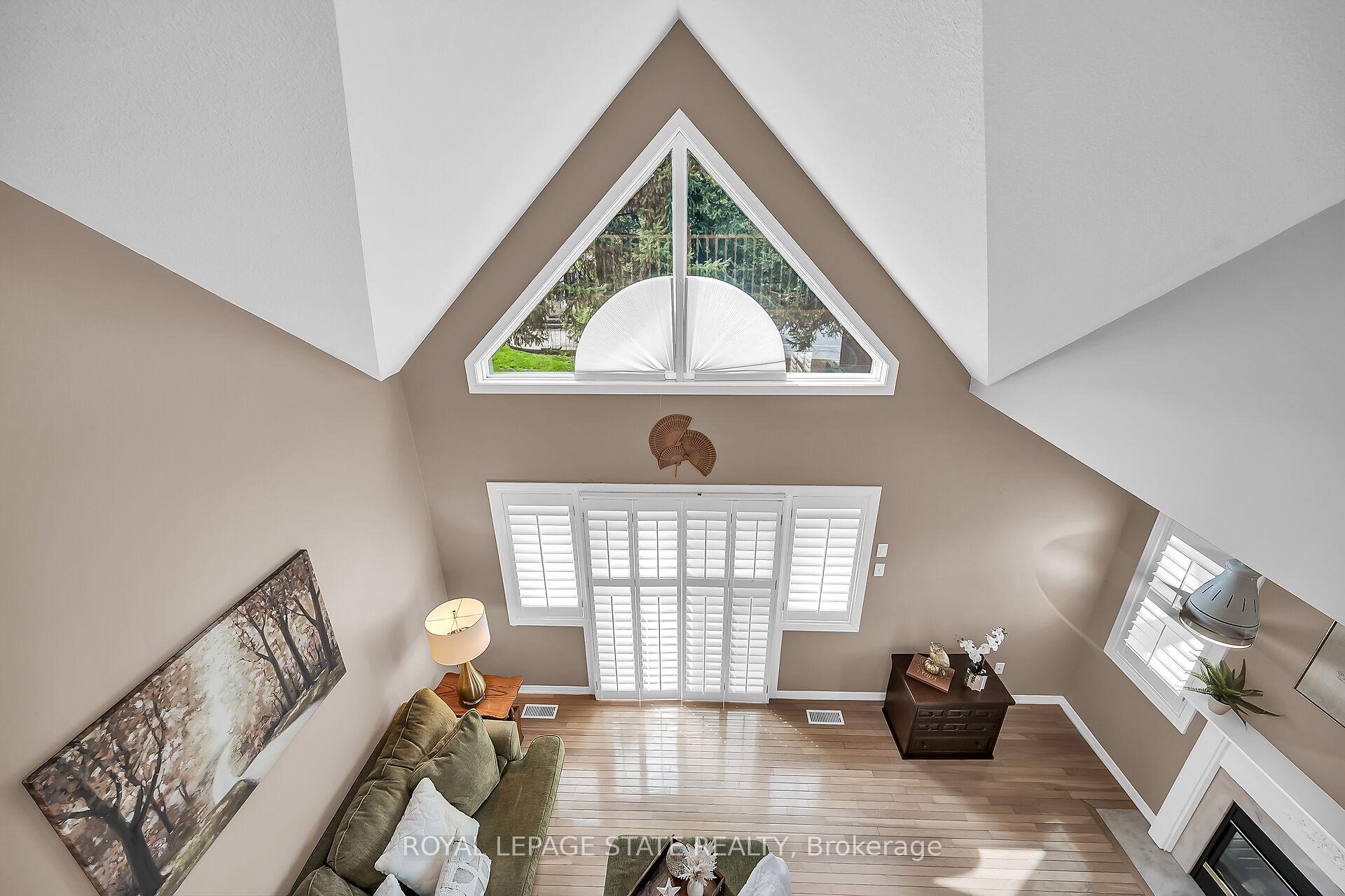 3 Bedrooms Condo at 212 Stonehenge,  Hamilton For sale