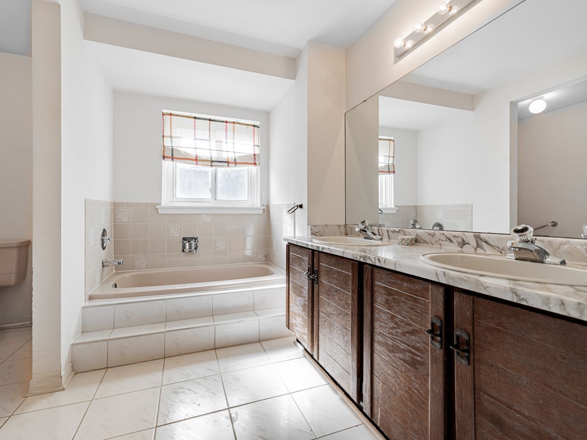 18 Finlayson Court W