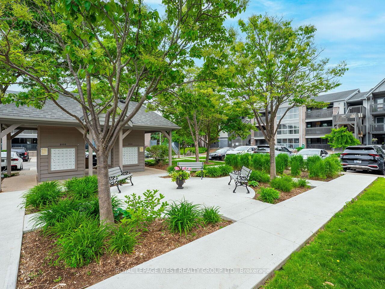 2 Bedrooms Condo at 2020 Cleaver, Burlington For sale