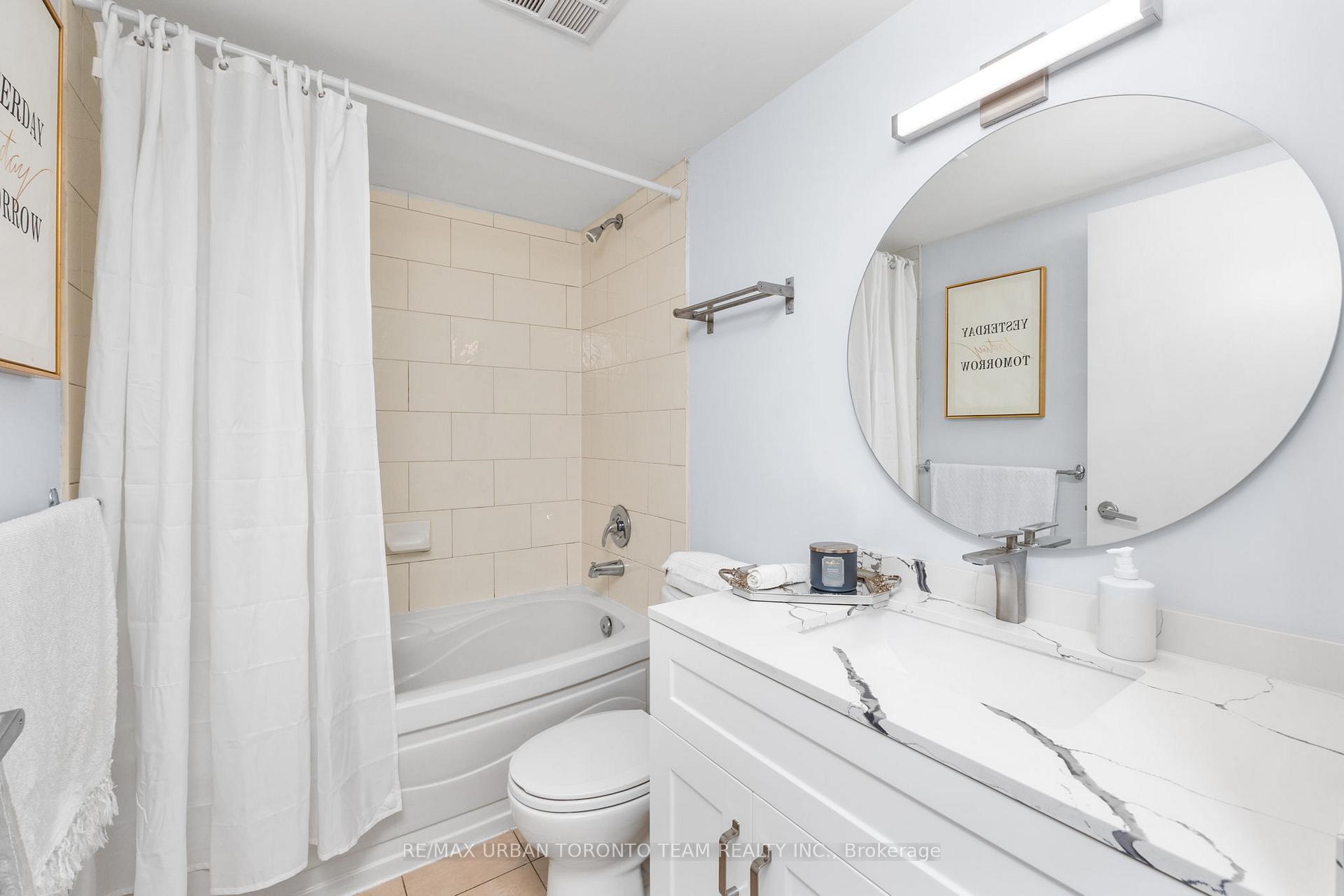 3 Bedrooms Condo at 81 Navy Wharf,  Toronto For sale
