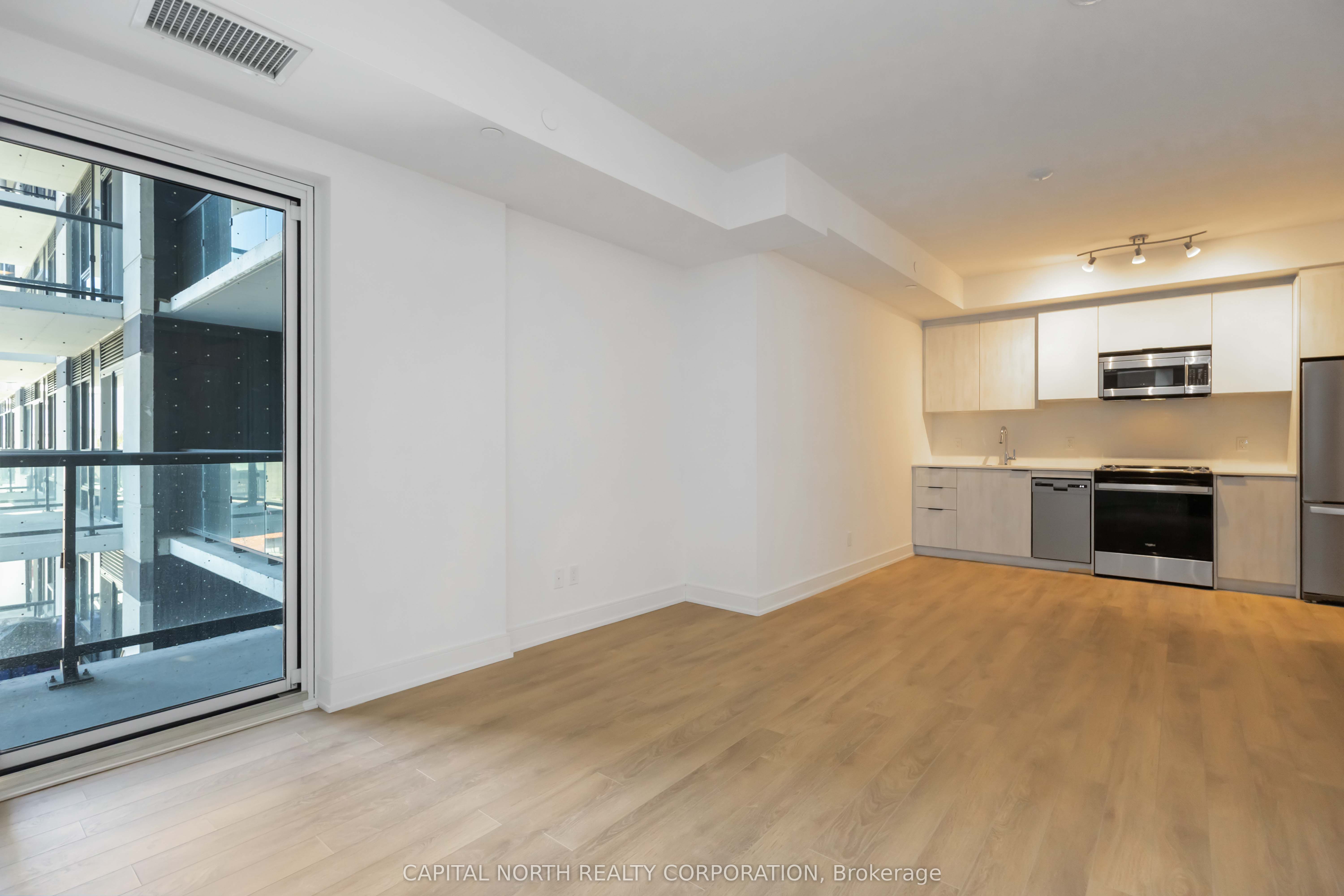 1350 Ellesmere Road, #527
