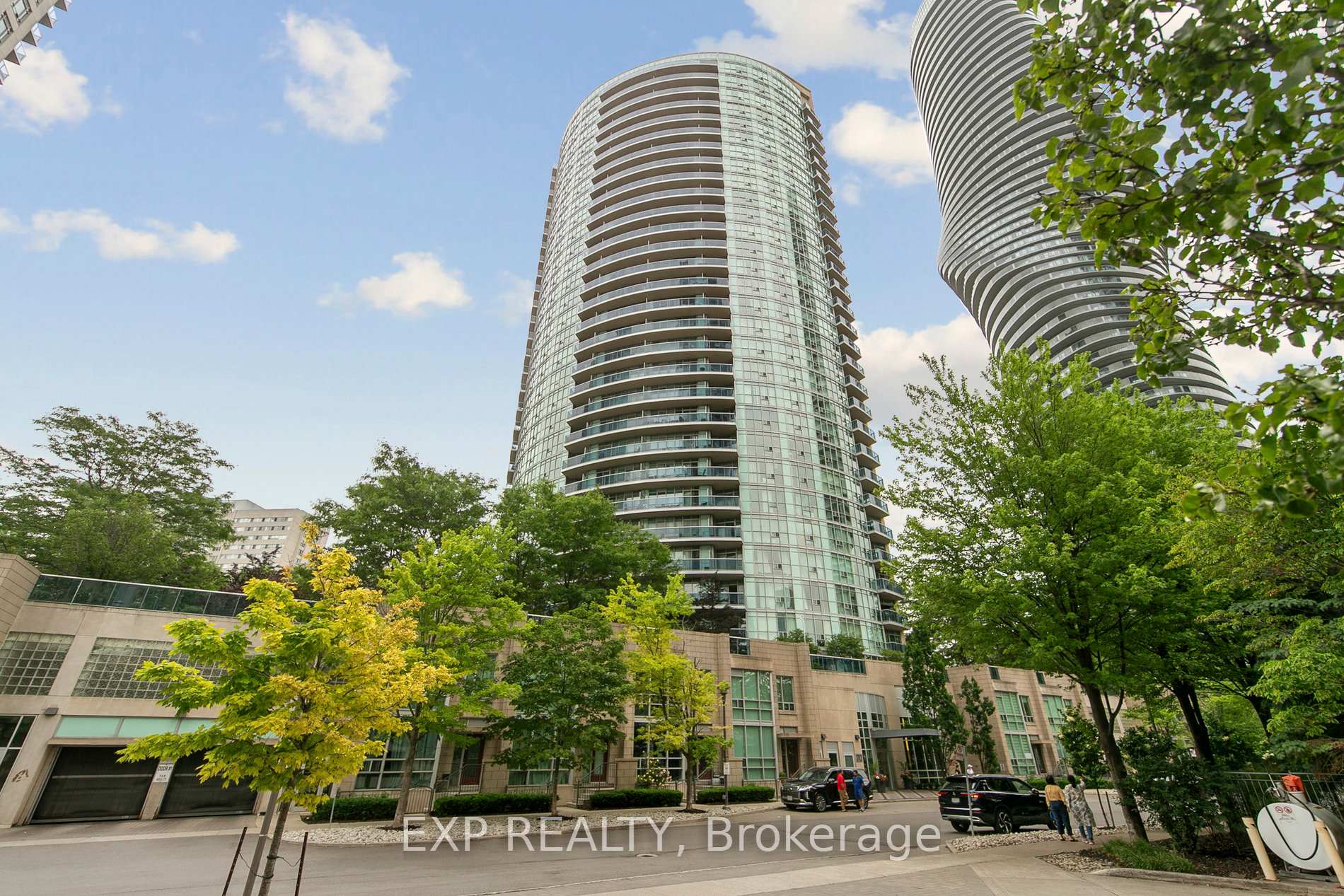 2 Bedrooms Condo at 70 Absolute, Mississauga For sale