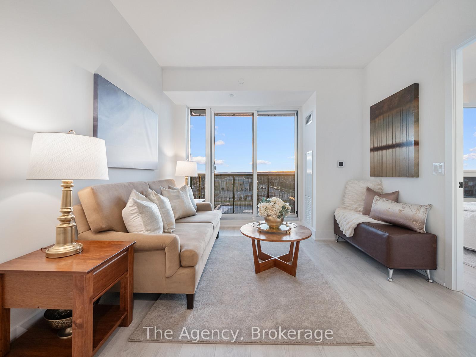 2 Bedrooms Condo at 2450 Old Bronte, Oakville For sale