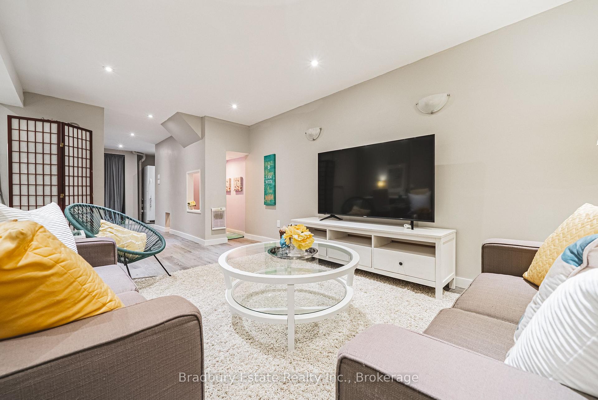 3 Bedrooms Condo at 1489 Ester, Burlington For sale