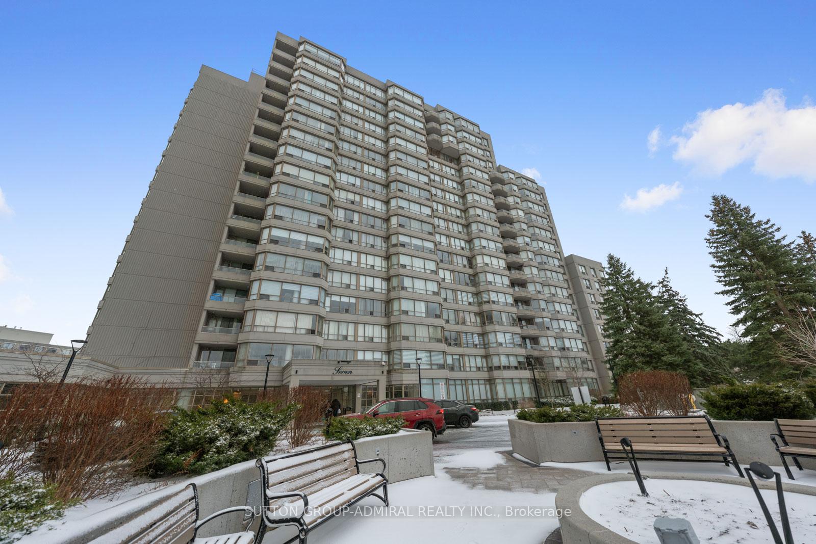 2 Bedrooms Condo at 7 Townsgate, Vaughan For sale