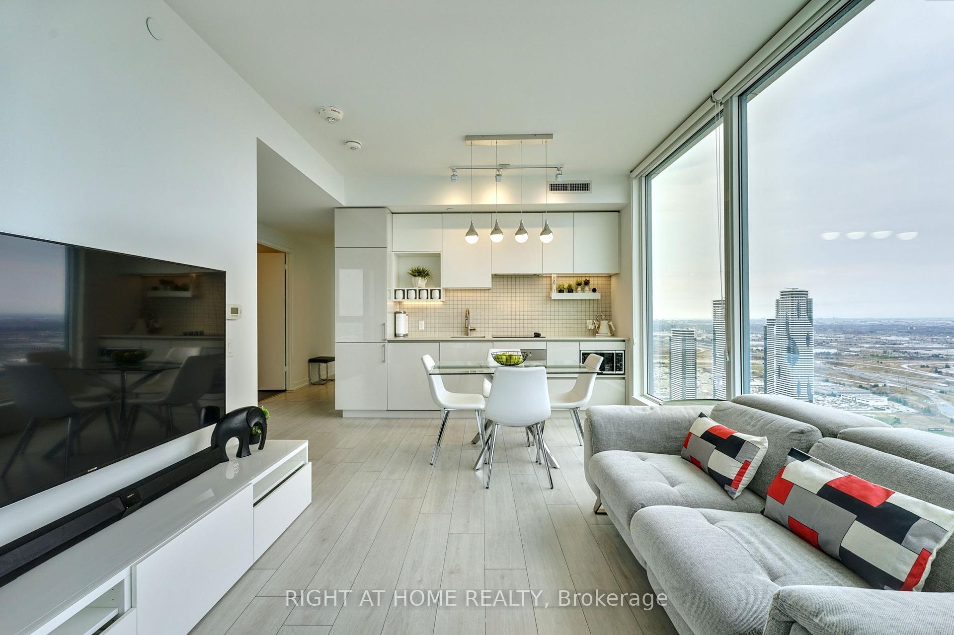 2 Bedrooms Condo at 898 Portage, Vaughan For sale
