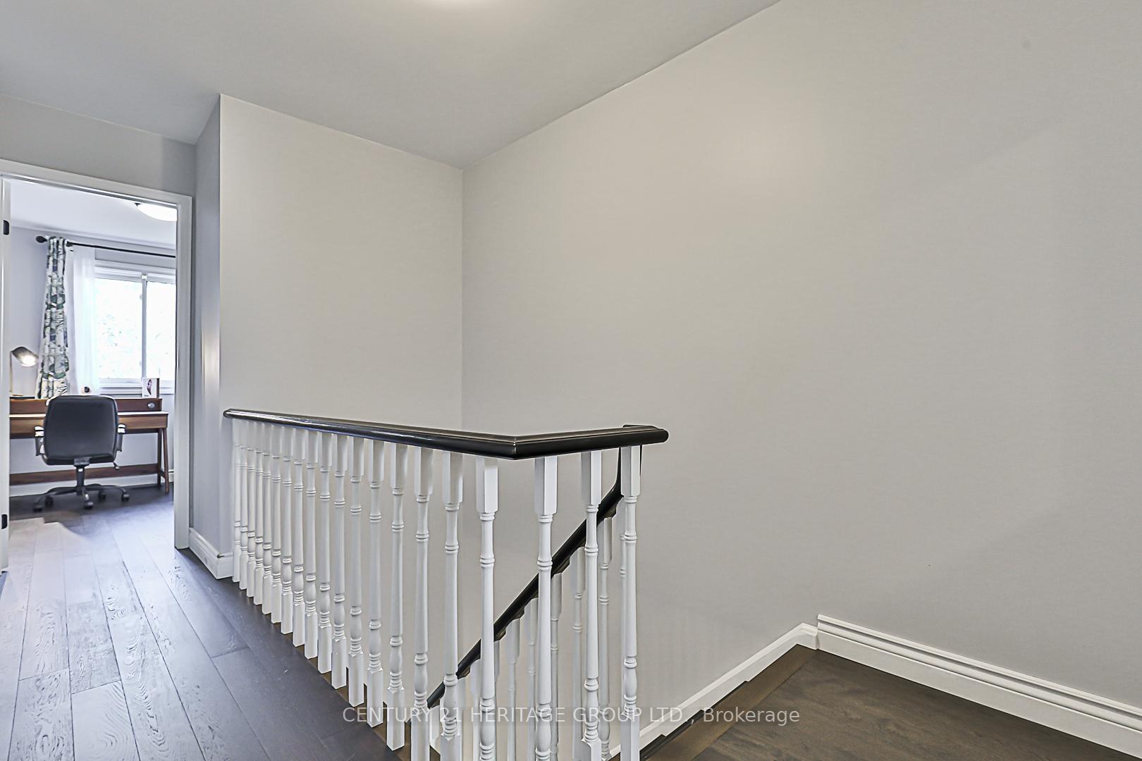 3 Bedrooms Condo at 4 Vale Carse,  Toronto For sale