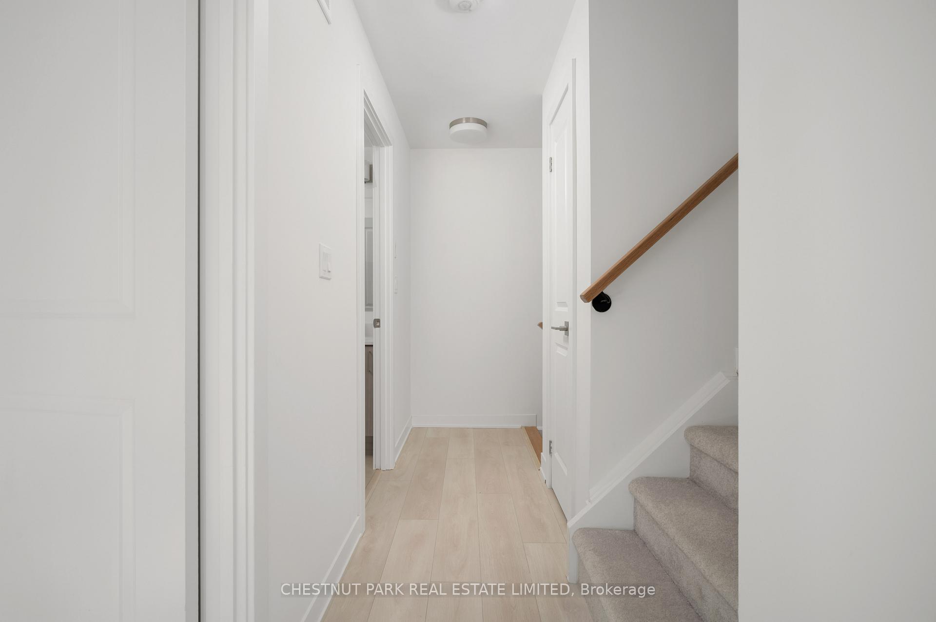 2 Bedrooms Condo at 4045 Hickory, Mississauga For sale