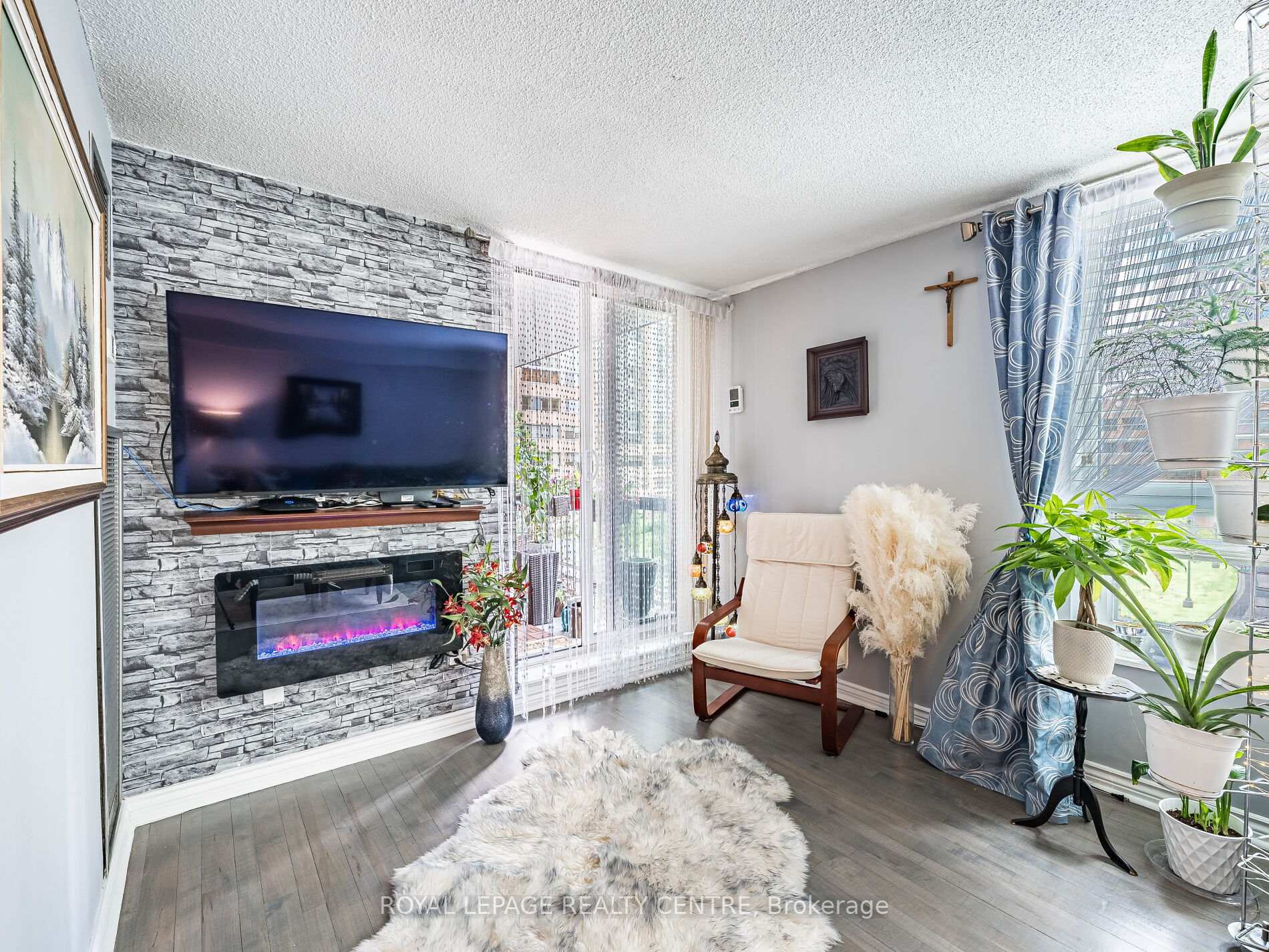 1 Bedroom Condo at 77 Maitland, Toronto For sale