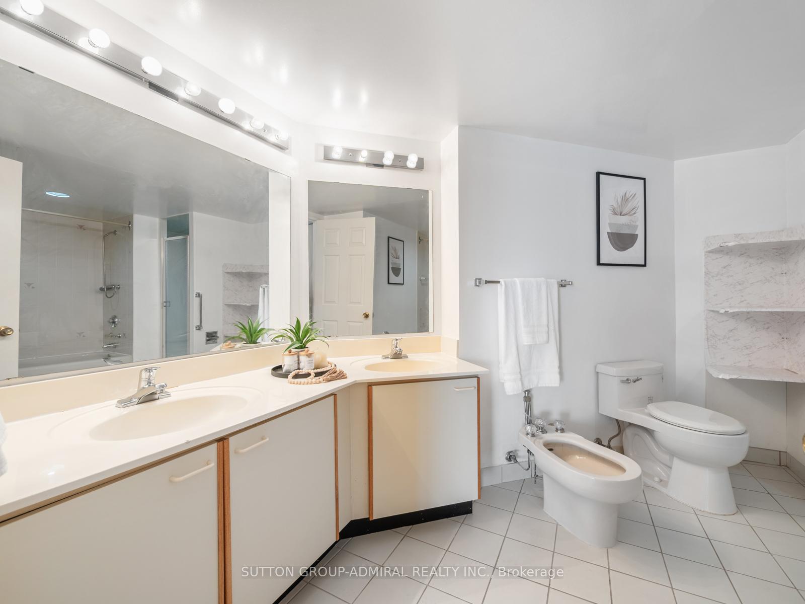 3 Bedrooms Condo at 175 Bamburgh, Toronto For sale