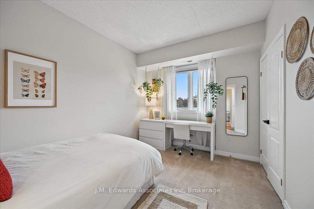 2 Bedrooms Condo at 4006 Kilmer, Burlington For sale