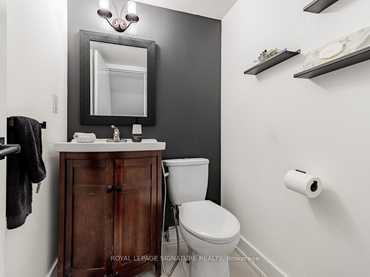 3 Bedrooms Condo at 1211 Parkwest, Mississauga For sale