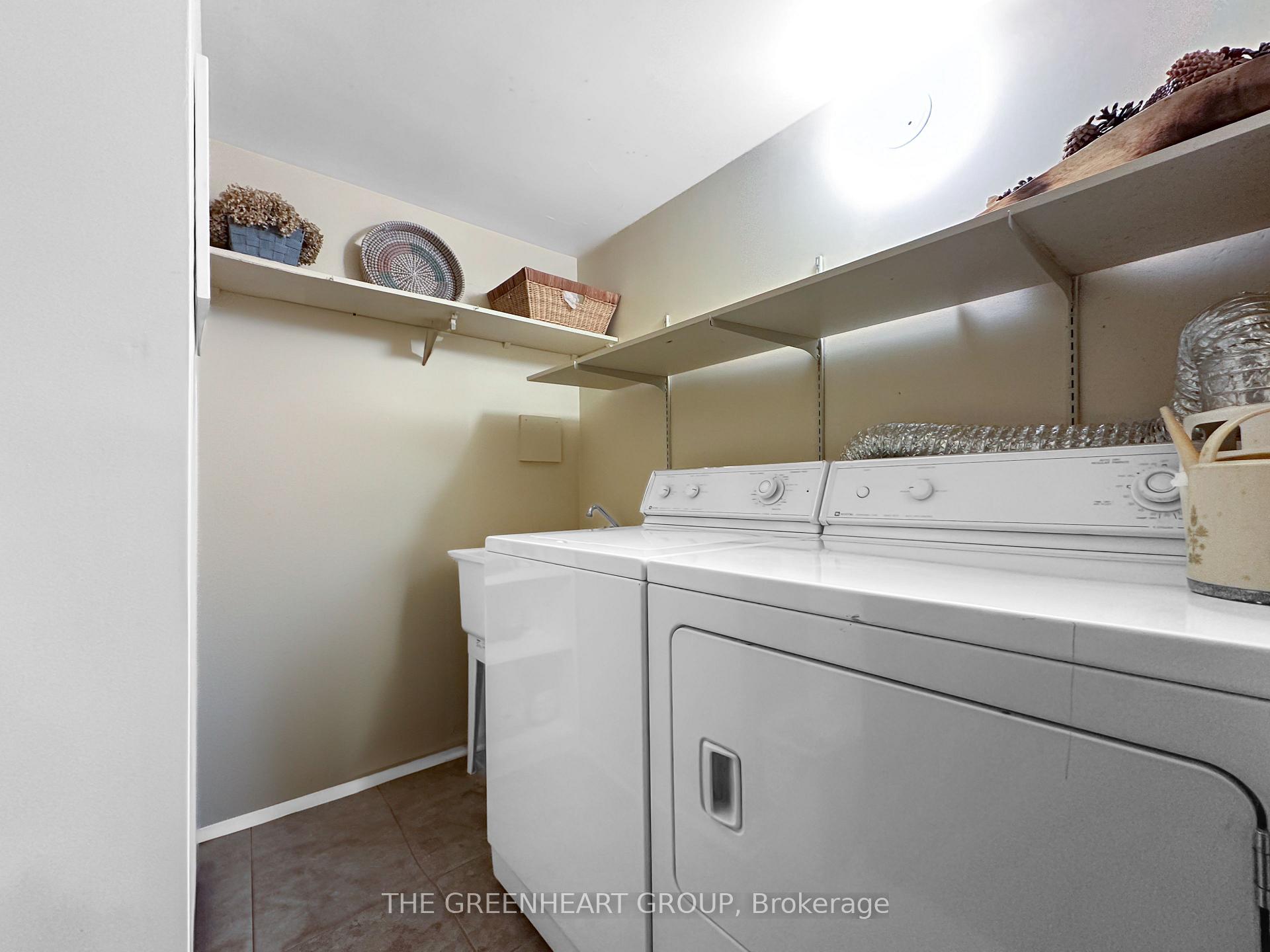 3 Bedrooms Condo at 1400 Dixie,  Mississauga For sale