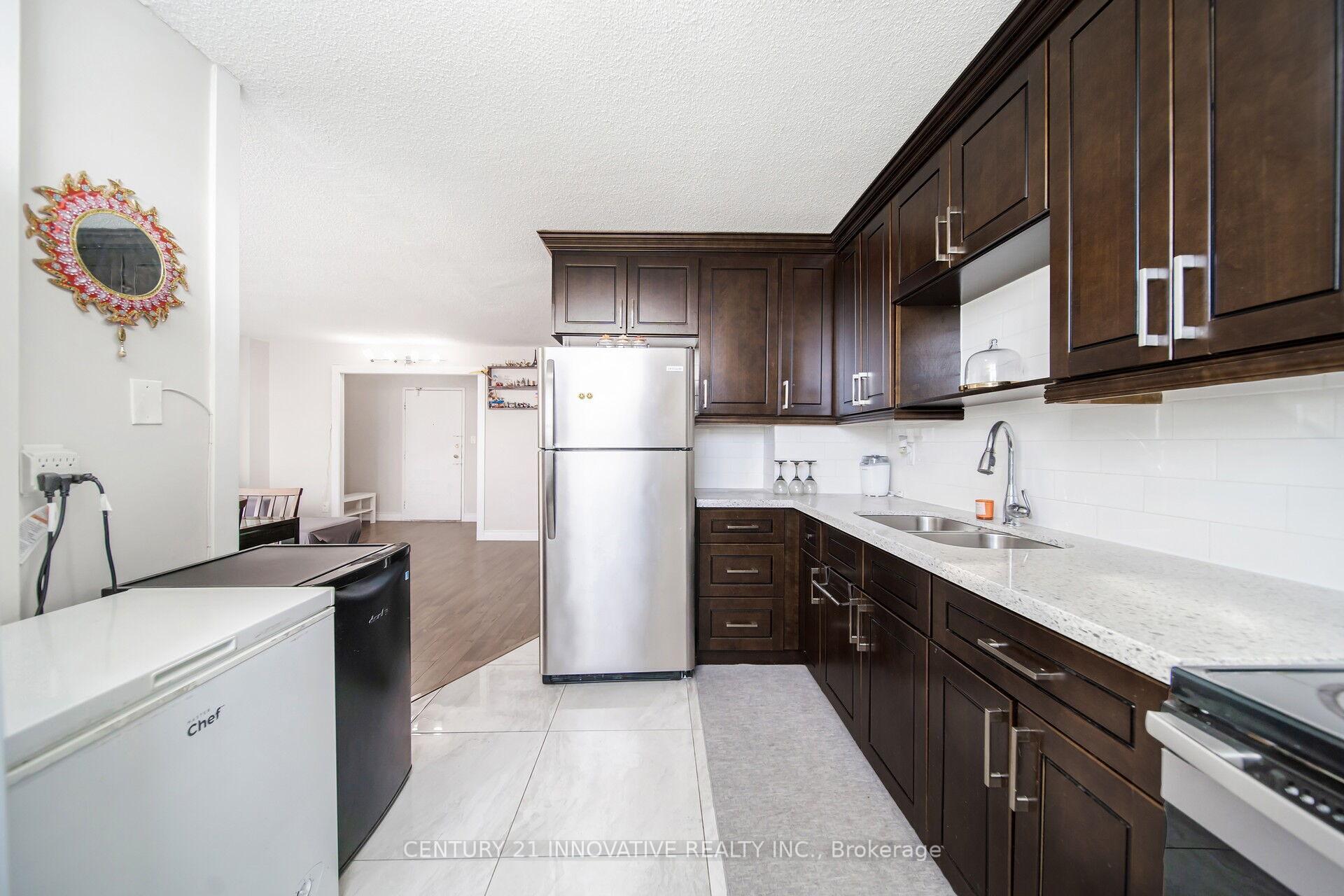 2 Bedrooms Condo at 100 Wingarden, Toronto For sale