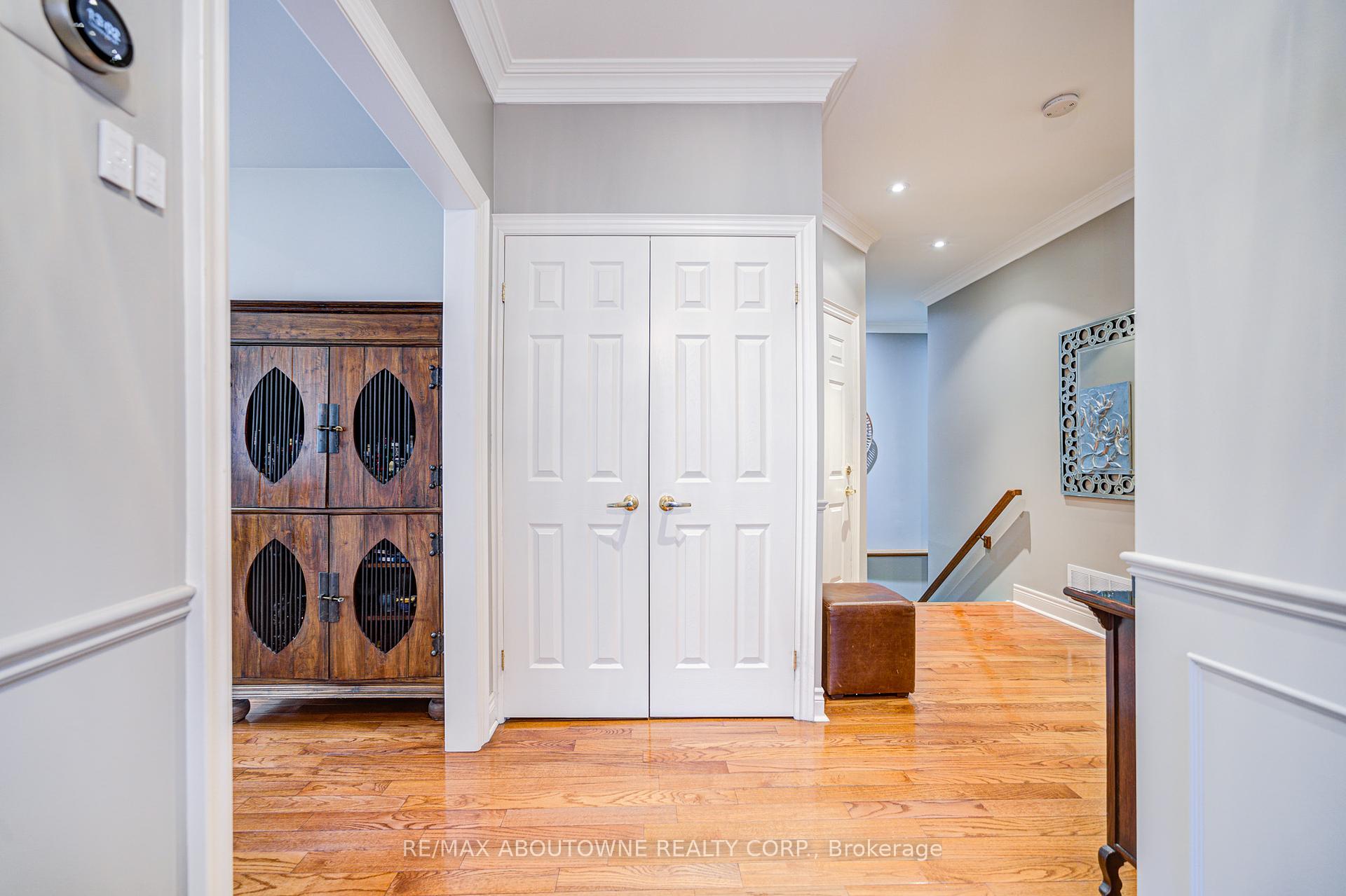 2 Bedrooms Condo at 1169 Dorval, Oakville For sale