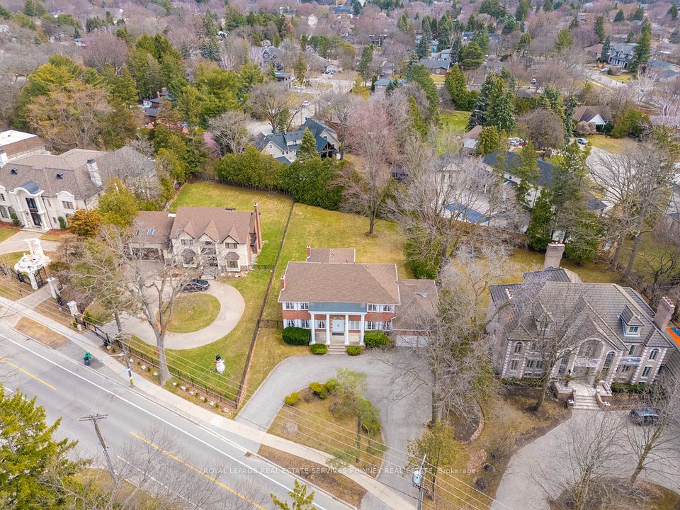 2390 Mississauga Road, Mississauga, ON L5H 2L1