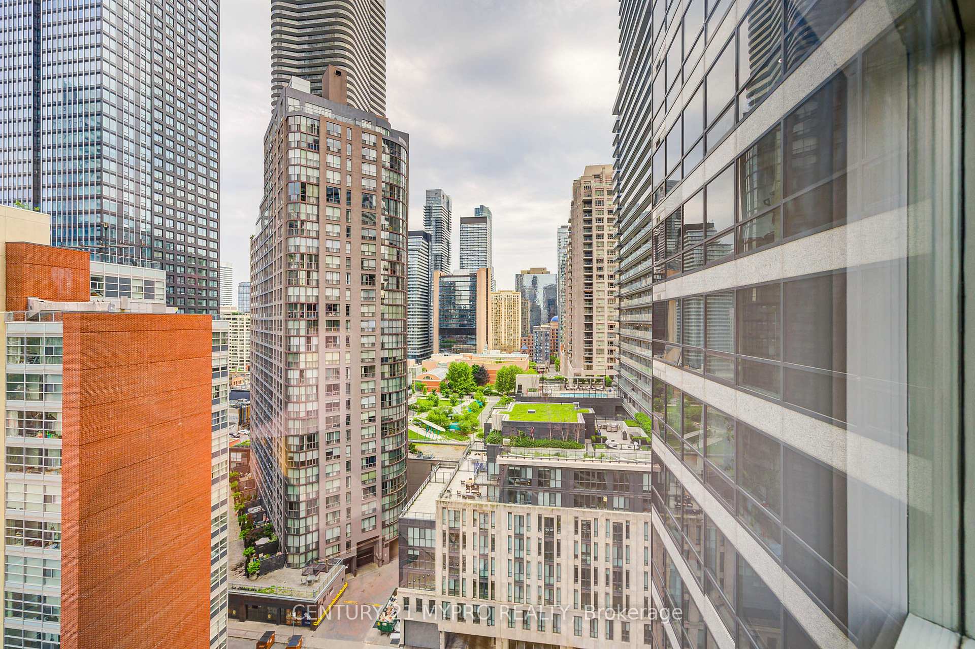 2 Bedrooms Condo at 1001 Bay, Toronto For sale