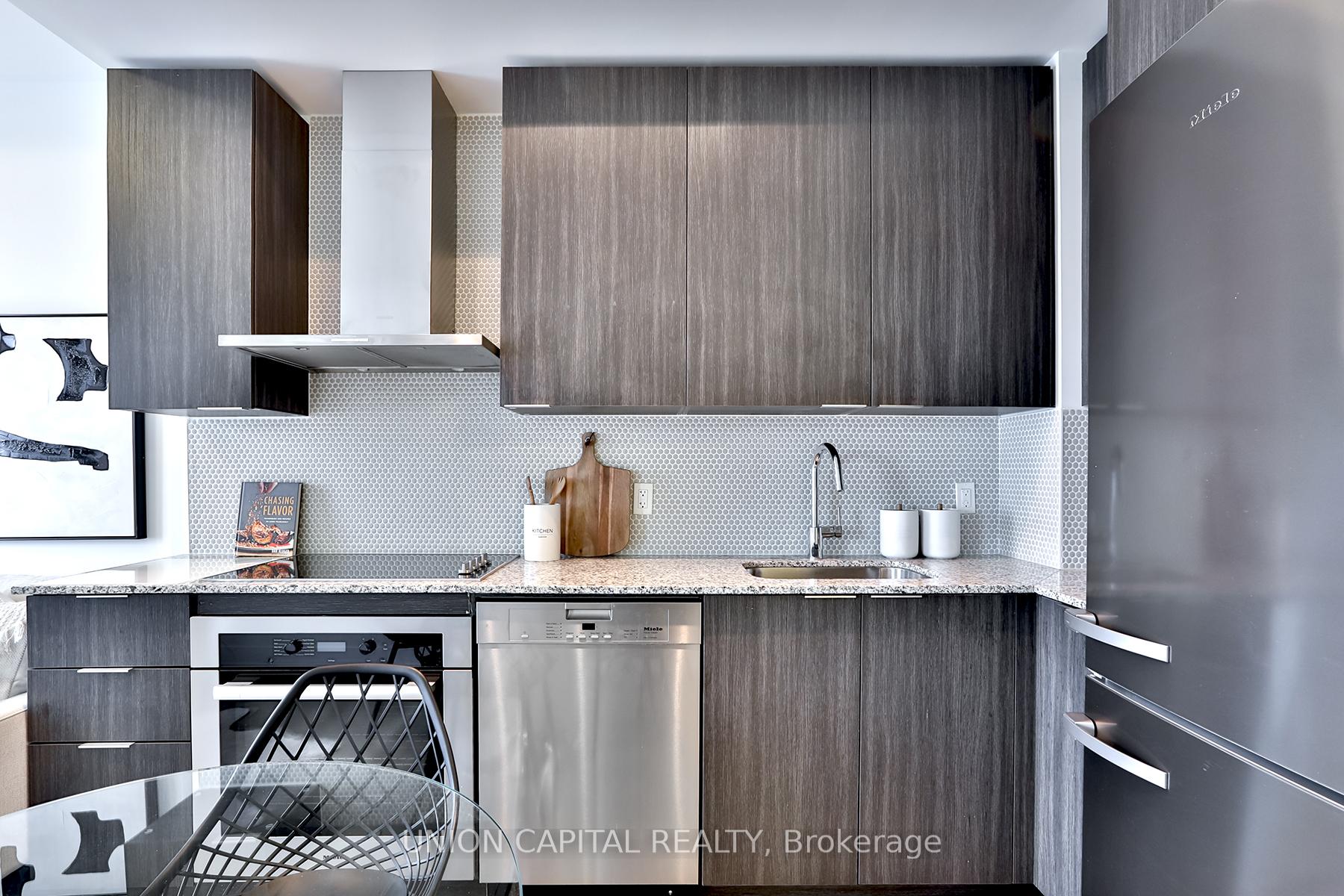 2 Bedrooms Condo at 20 Shore Breeze, Toronto For sale