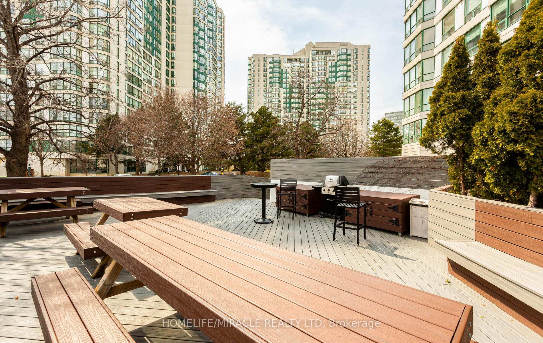 3 Bedrooms Condo at 4450 Tucana, Mississauga For sale