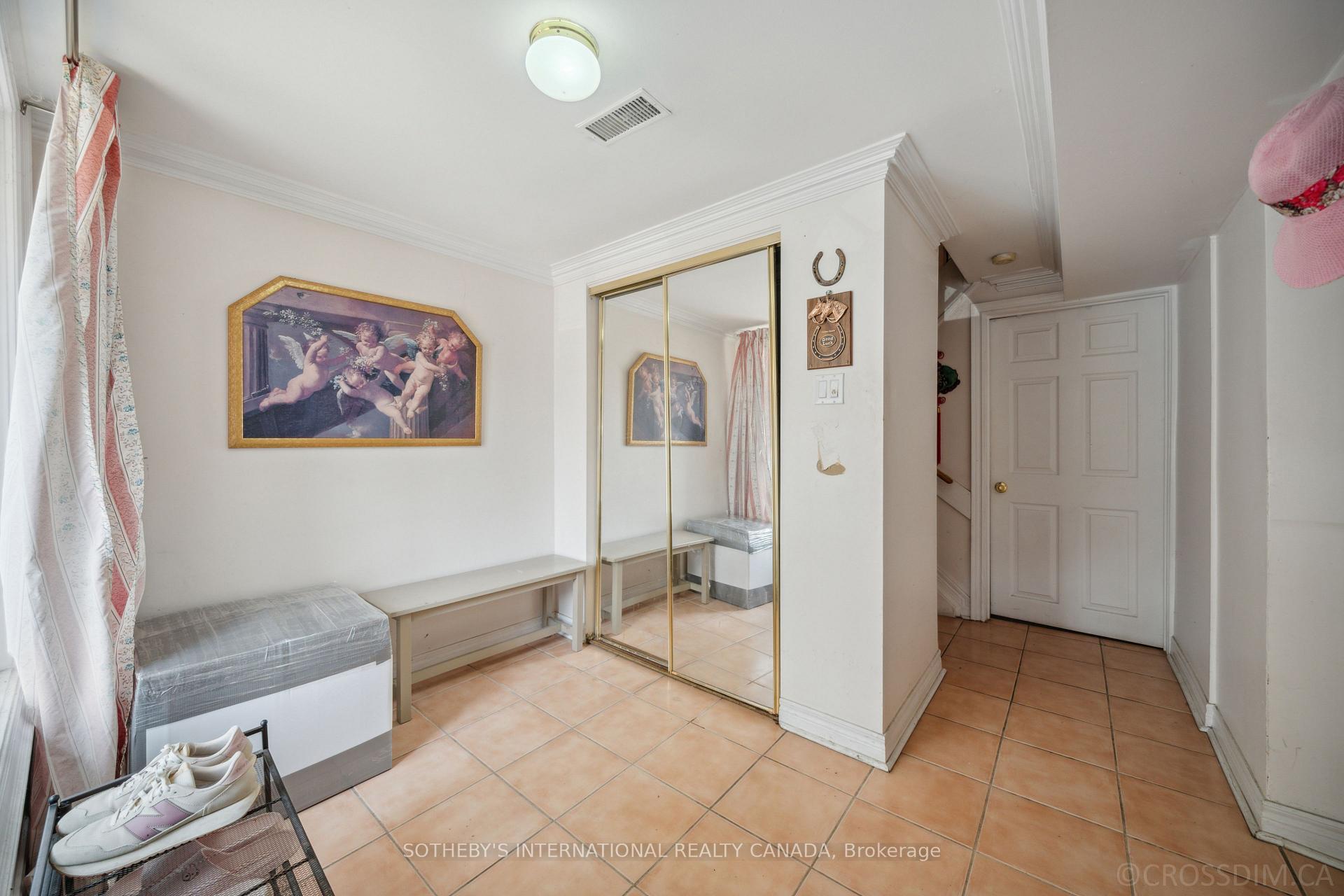 4 Bedrooms Condo at 28 Enclave, Toronto For sale