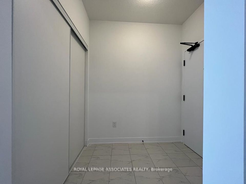 #208 - 8 Culinary Lane, Barrie, ON L9J 0K2