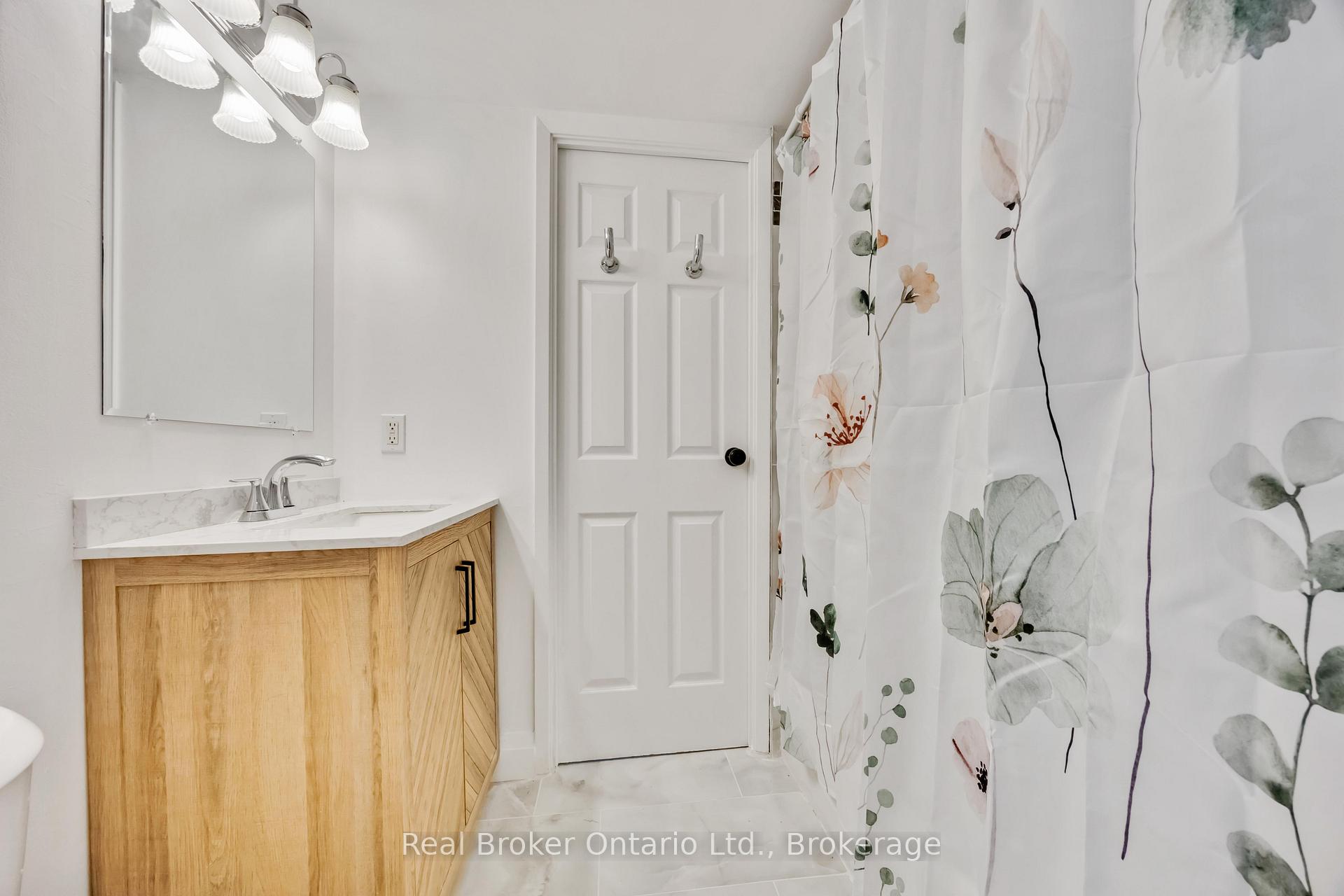 2 Bedrooms Condo at 222 The Esplanade, Toronto For sale