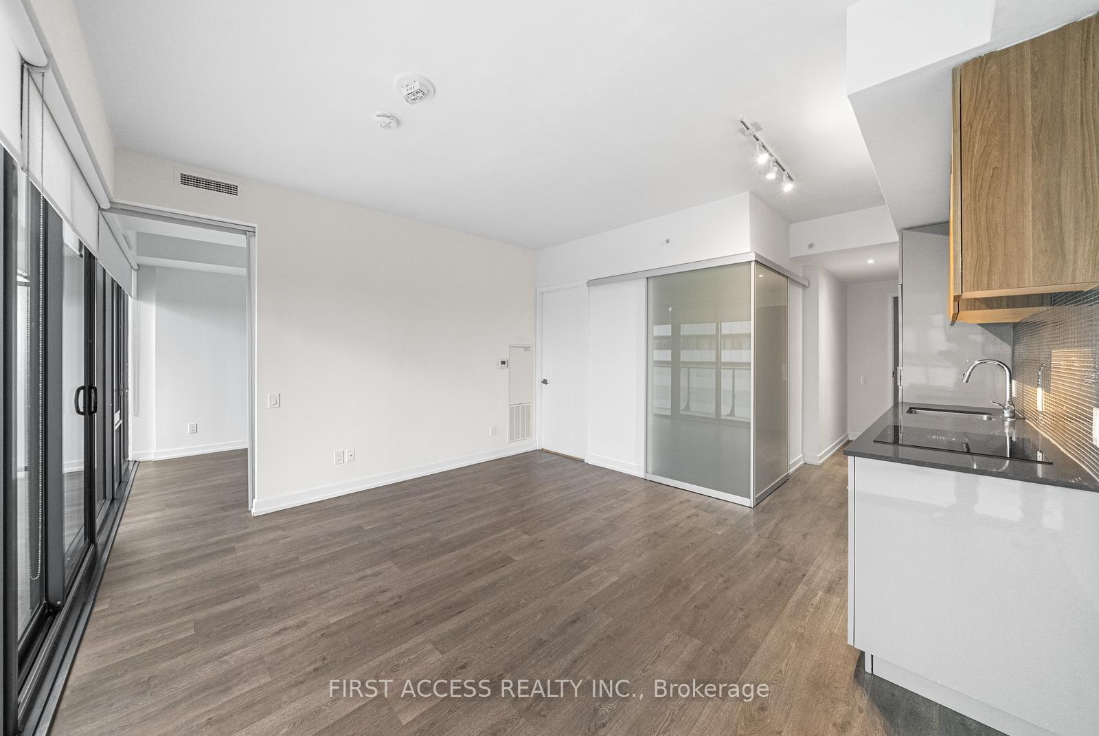 2 Bedrooms Condo at 161 Roehampton,  Toronto For sale