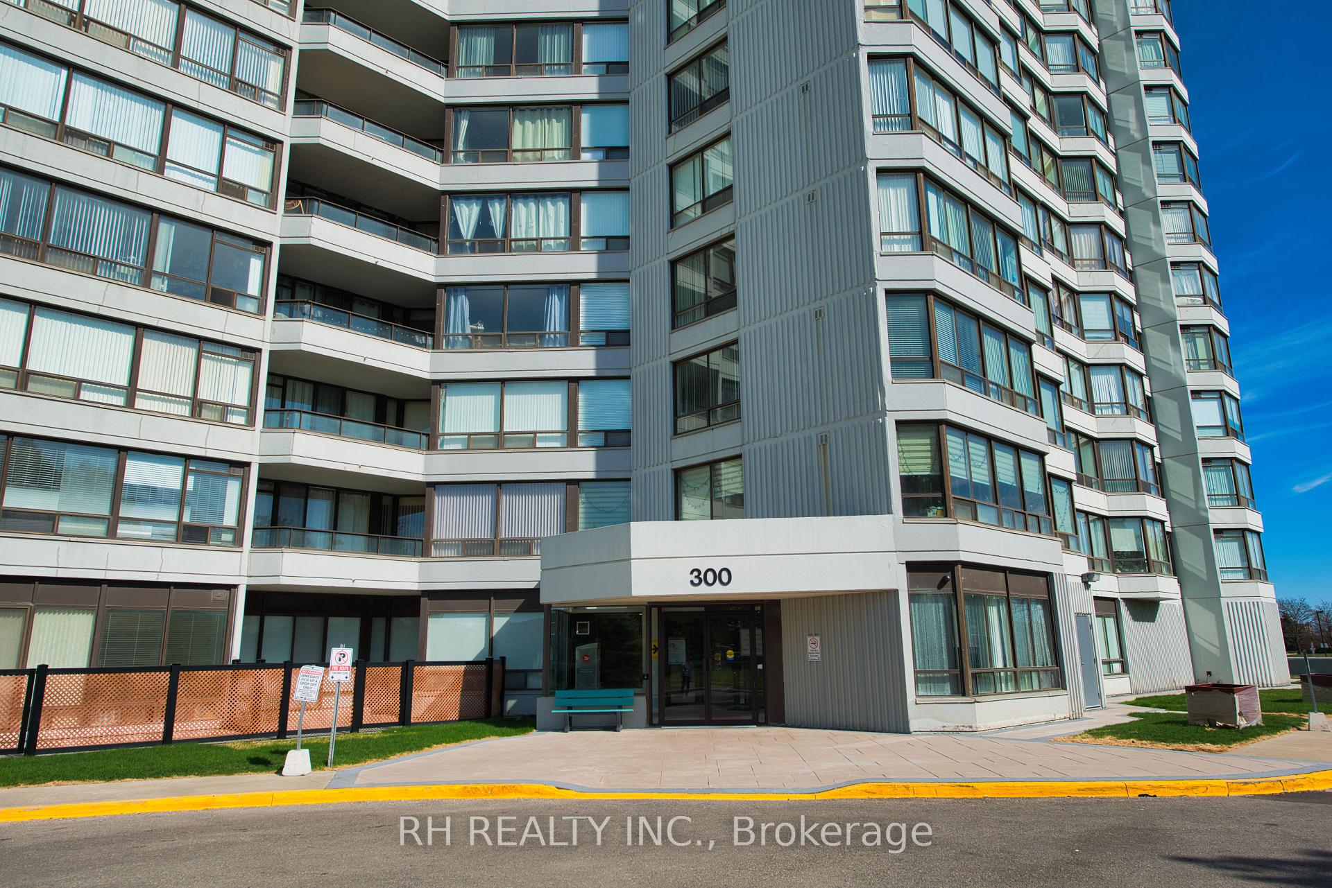 3 Bedrooms Condo at 300 Alton Towers,  Toronto For sale