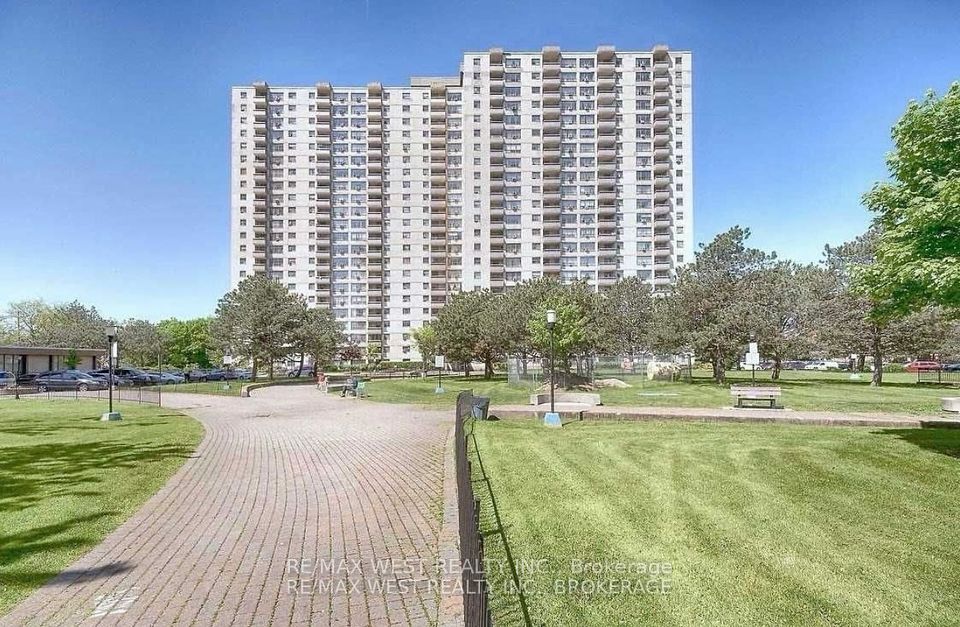390 Dixon