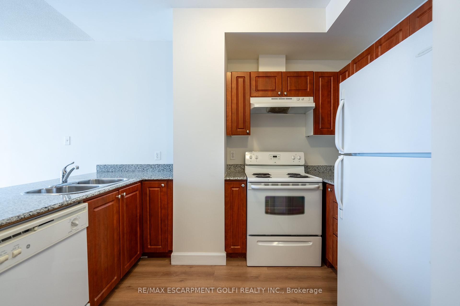 2 Bedrooms Condo at 135 James, Hamilton For sale