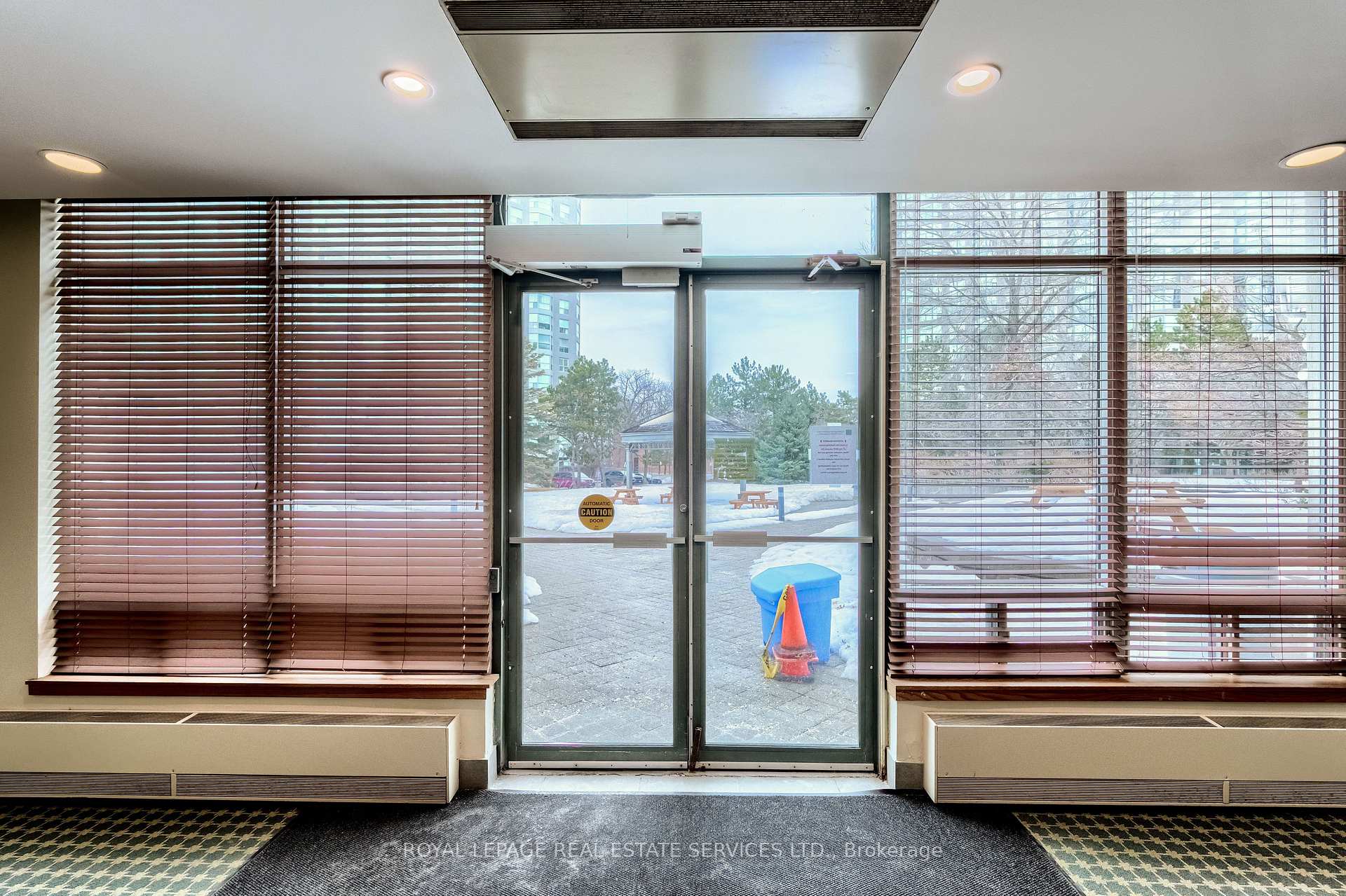 1 Bedroom Condo at 2155 Burnhamthorpe, Mississauga For sale