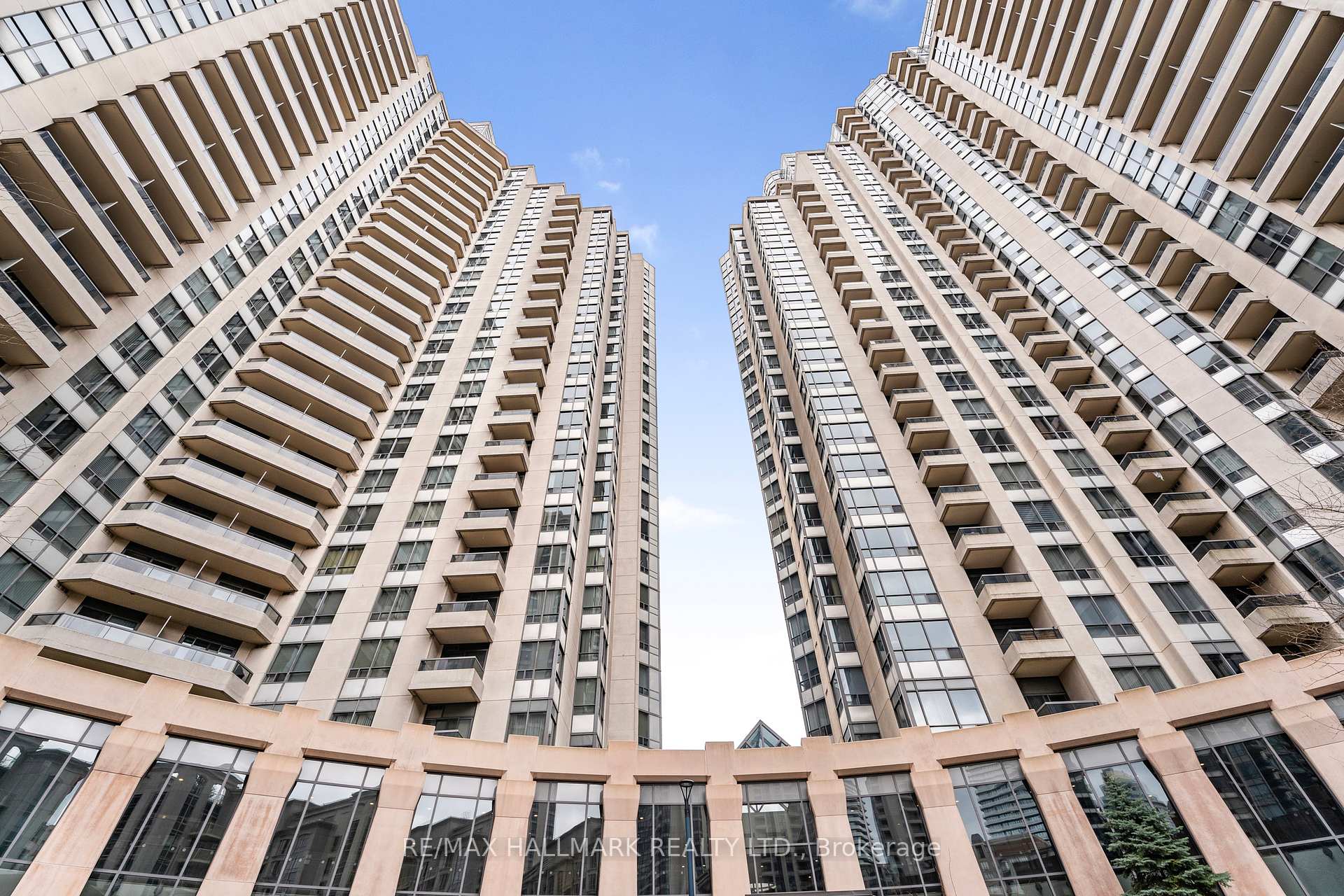 3 Bedrooms Condo at 5 Northtown, Toronto For sale