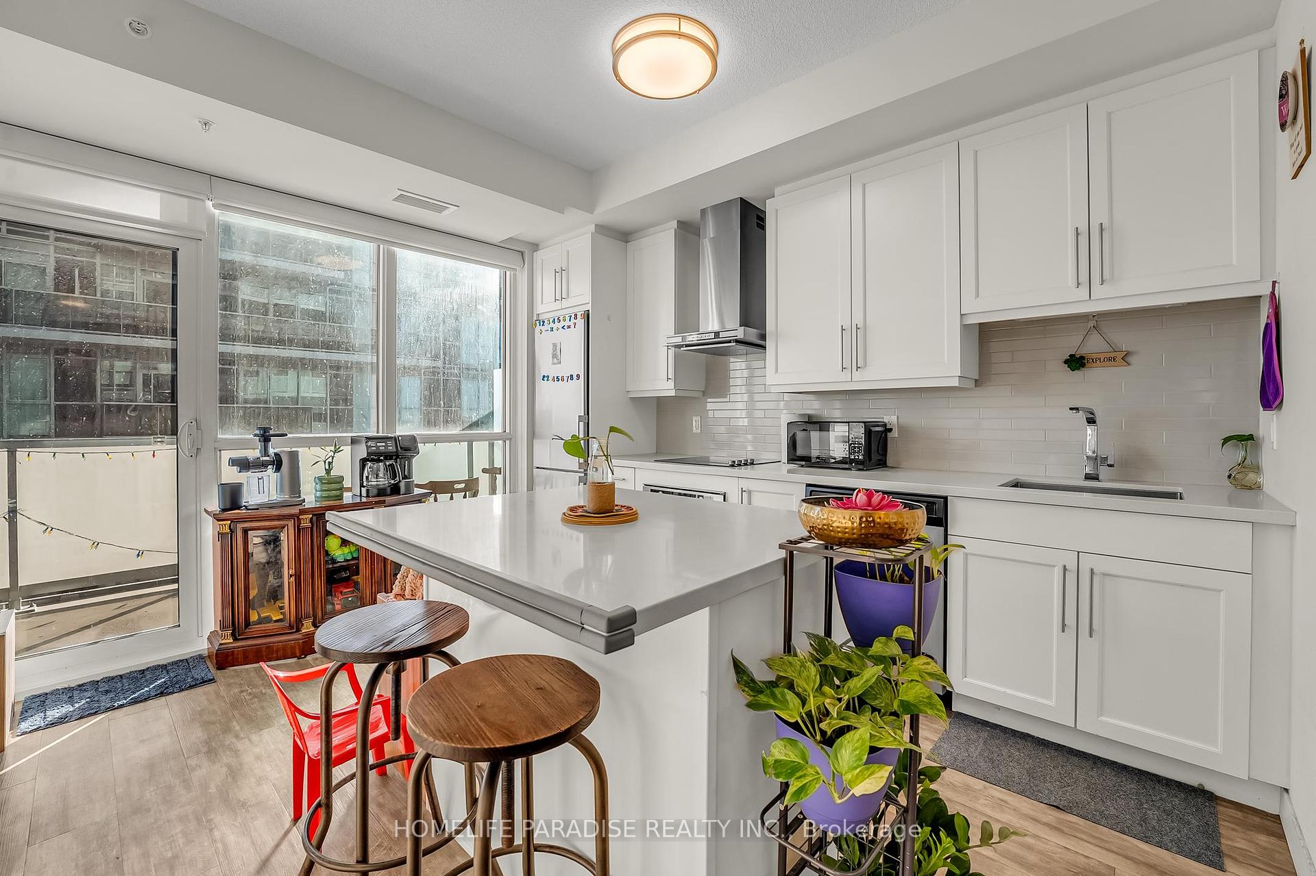 1 Bedroom Condo at 2087 Fairview,  Burlington For sale