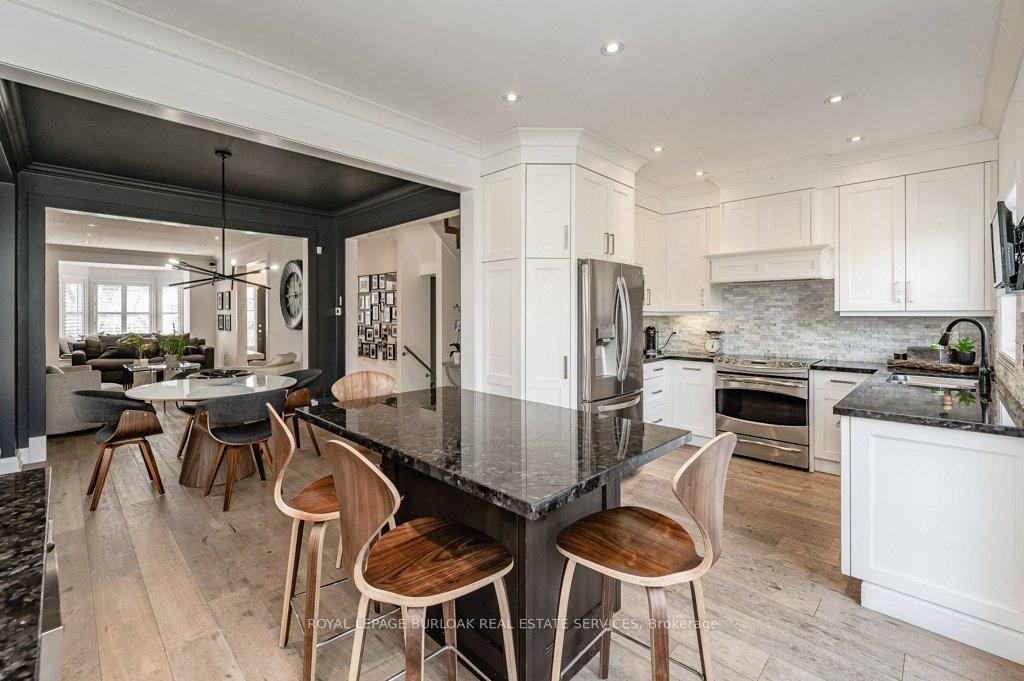 2 Bedrooms Condo at 1061 North Shore, Burlington For sale