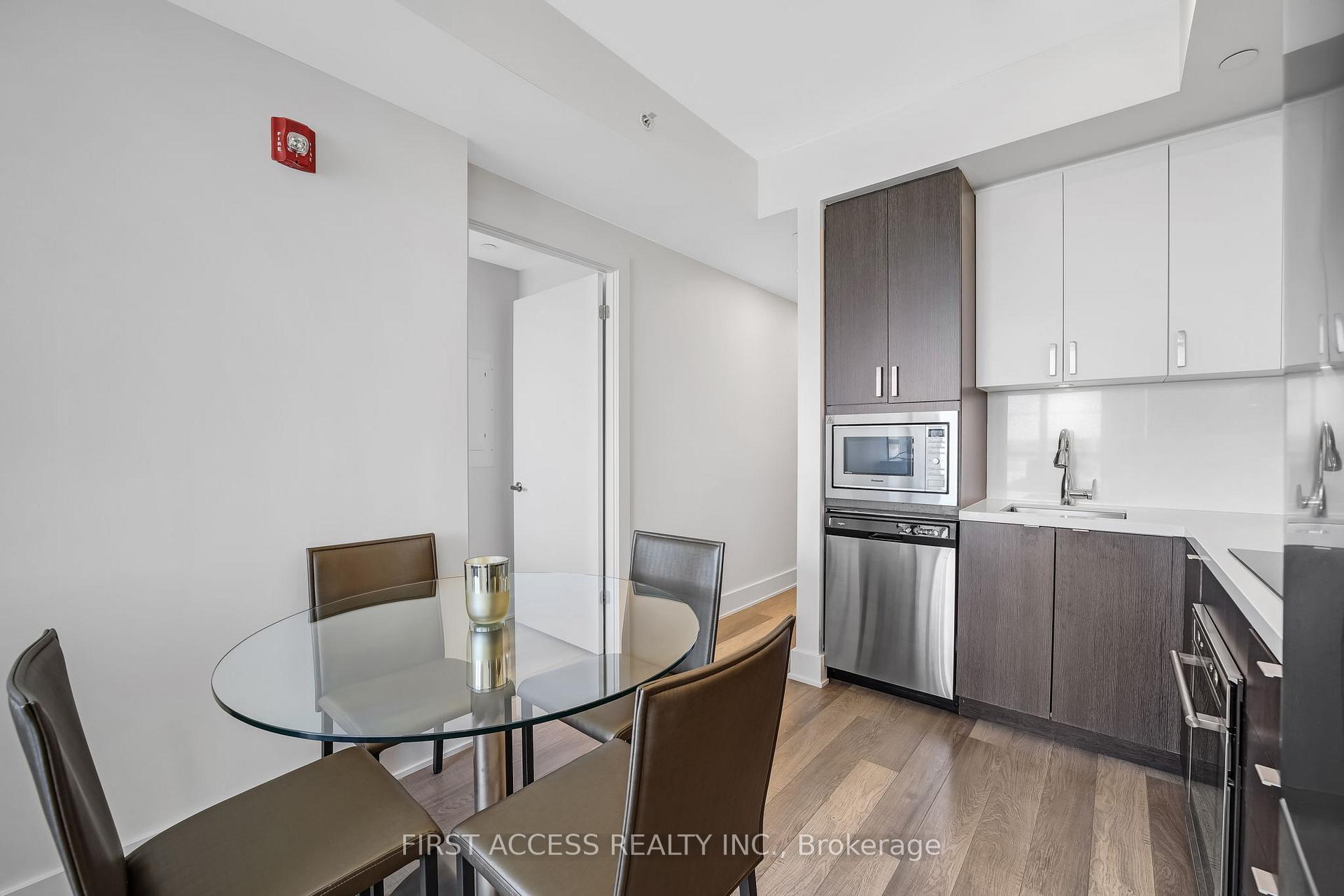 1 Bedroom Condo at 5230 Dundas,  Burlington For sale