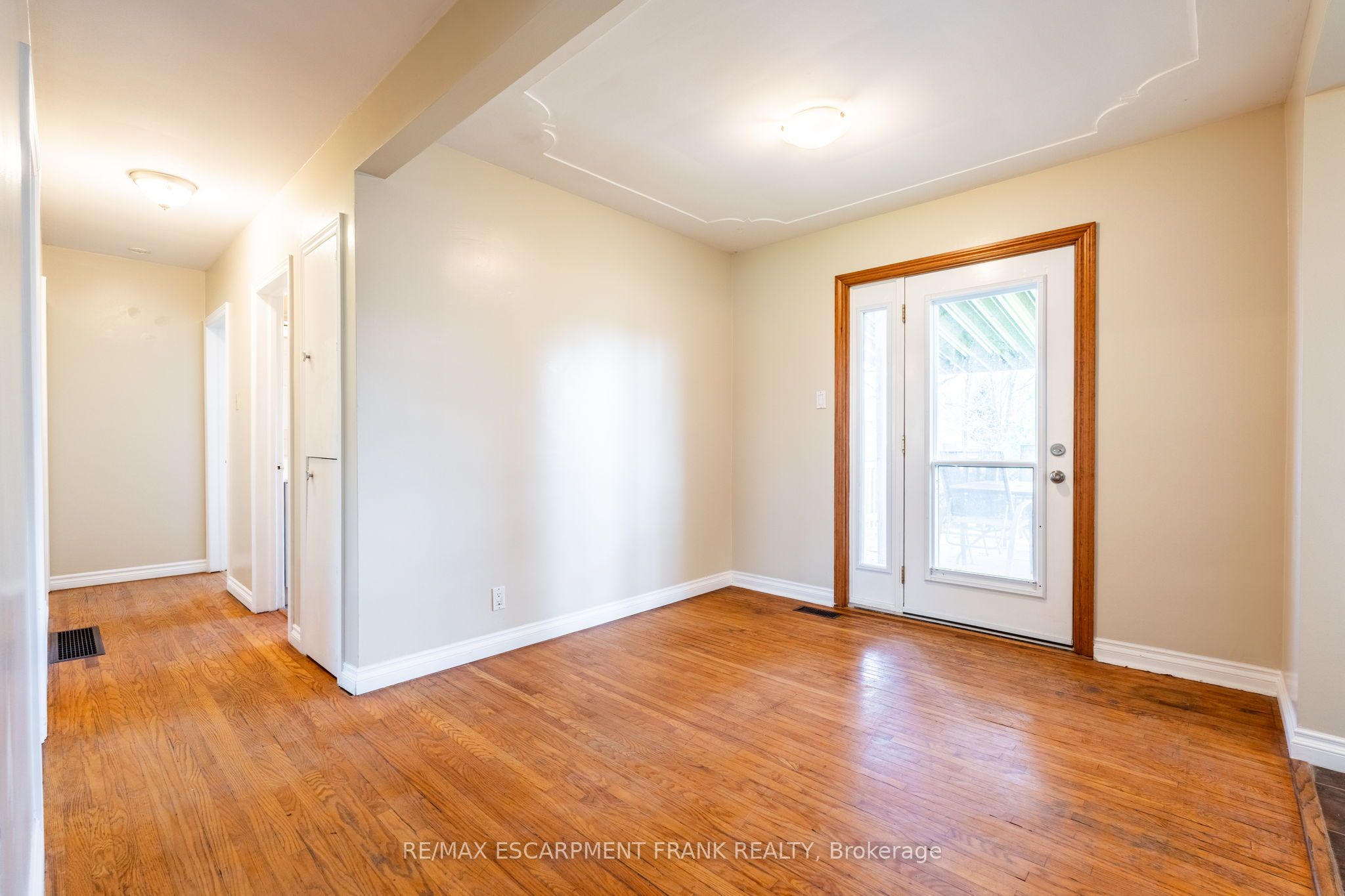 699 RYMAL Road W, Hamilton Gurnett