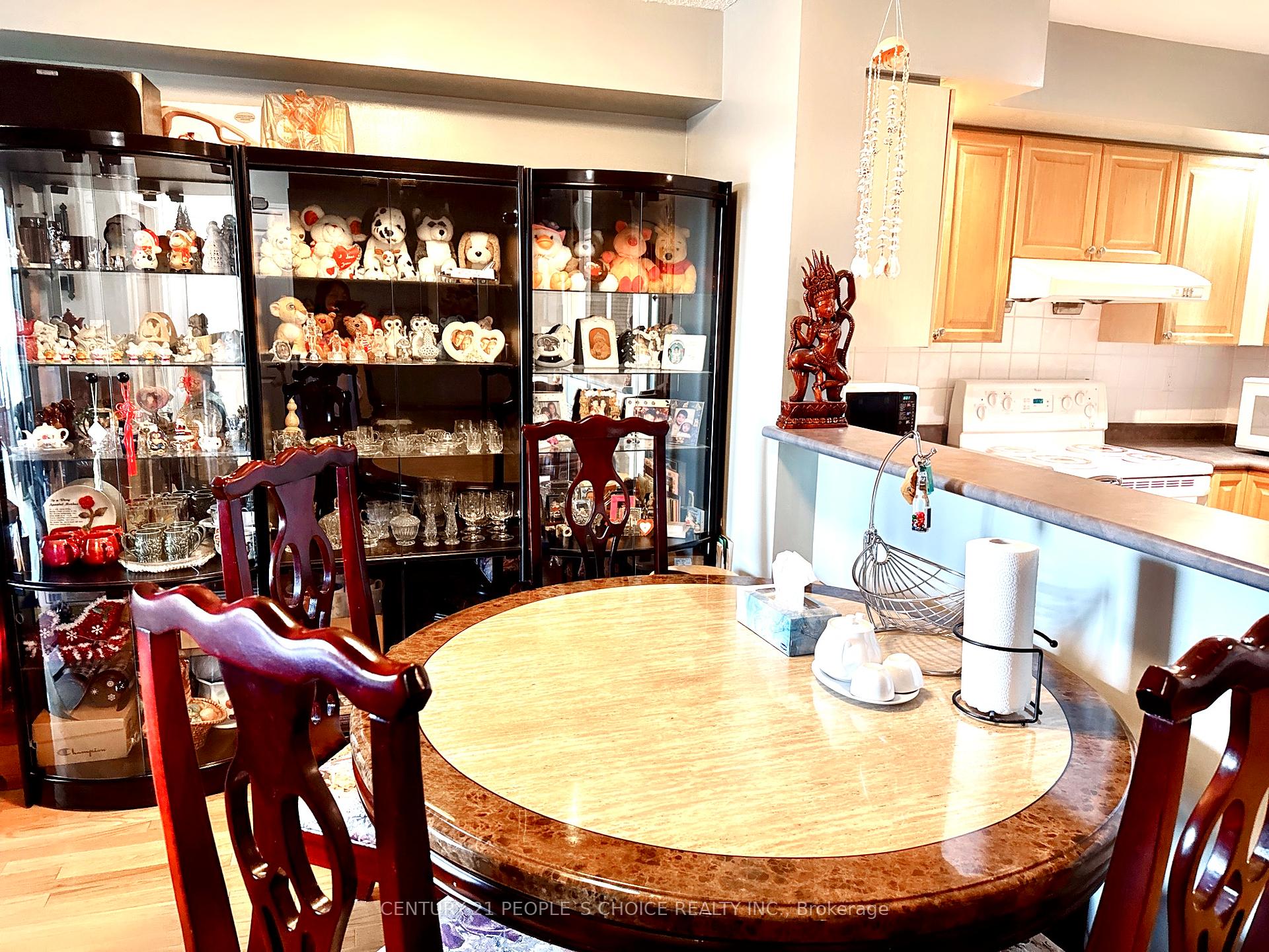 3 Bedrooms Co-op at 123 Omni, Toronto For sale