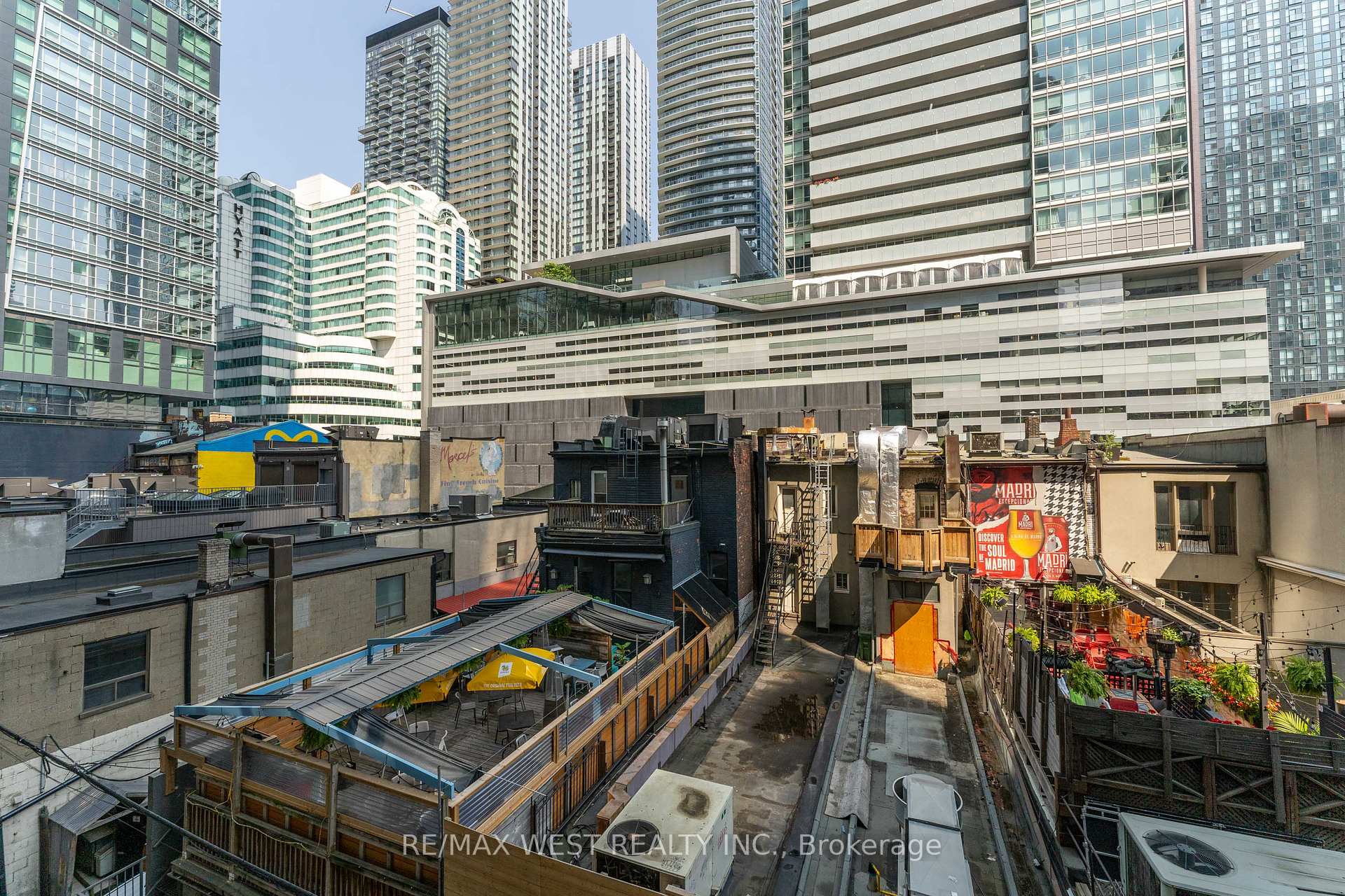 2 Bedrooms Condo at 8 Mercer, Toronto For sale